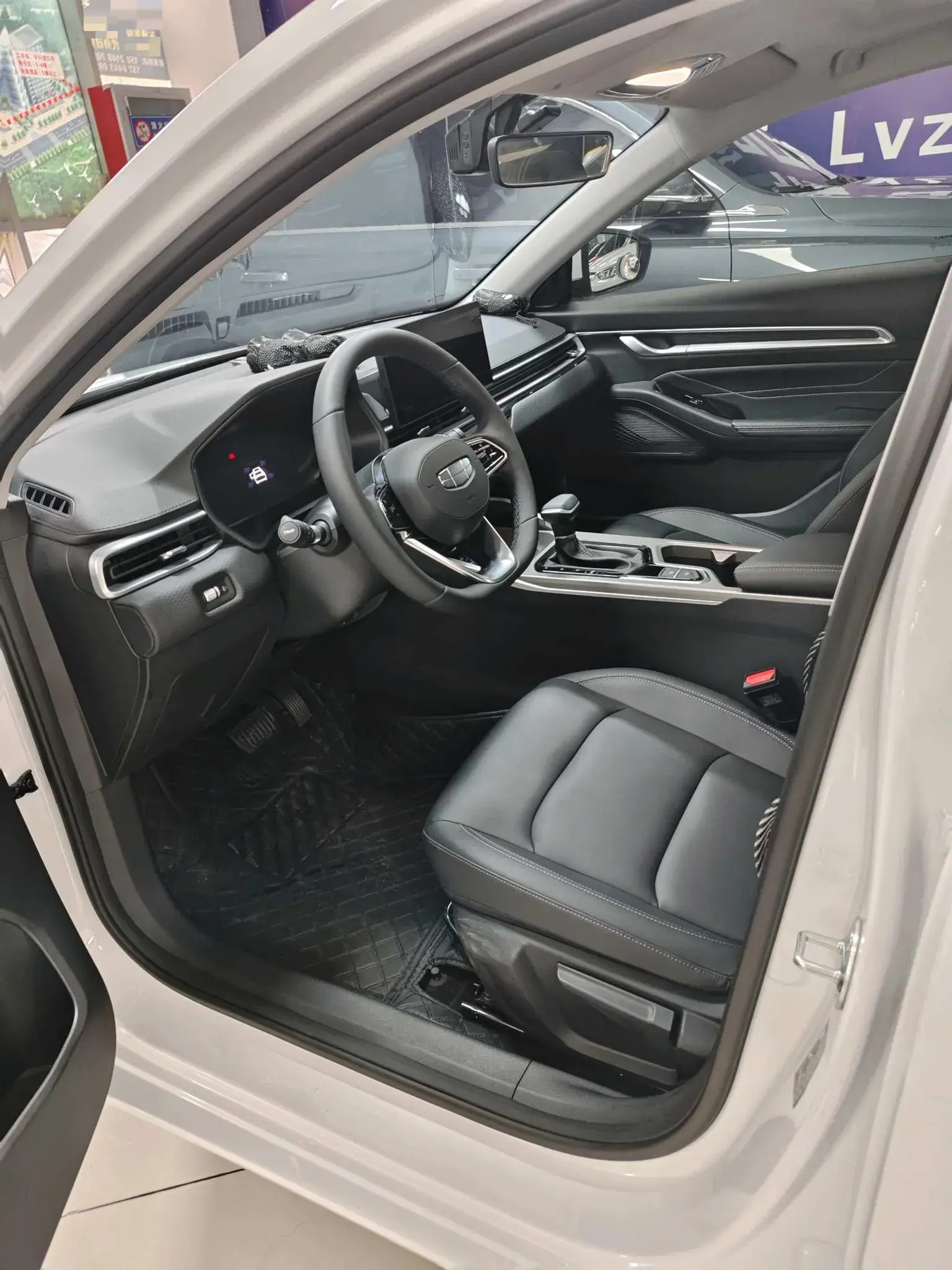 2025 GEELY EMGRAND thumbnail 3