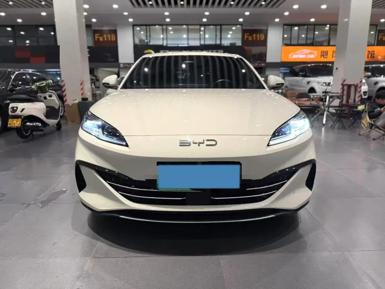 2024 BYD SEAL thumbnail 3