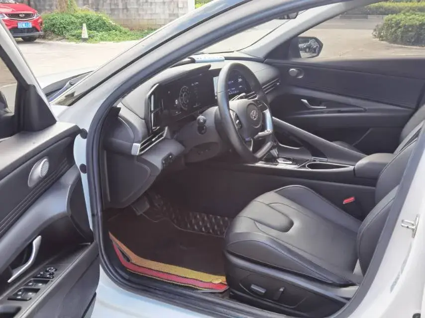 2021 HYUNDAI ELANTRA thumbnail 4