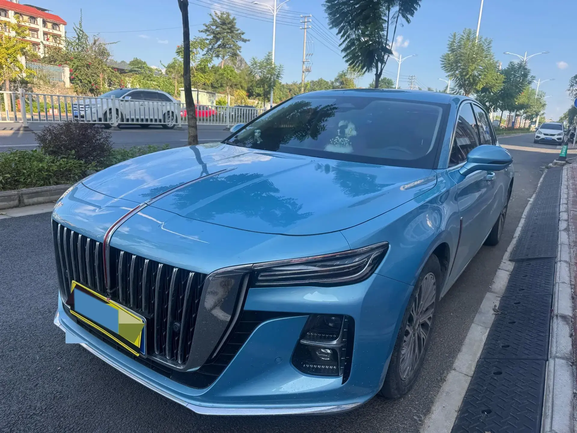 2022 HONGQI H5 view 1