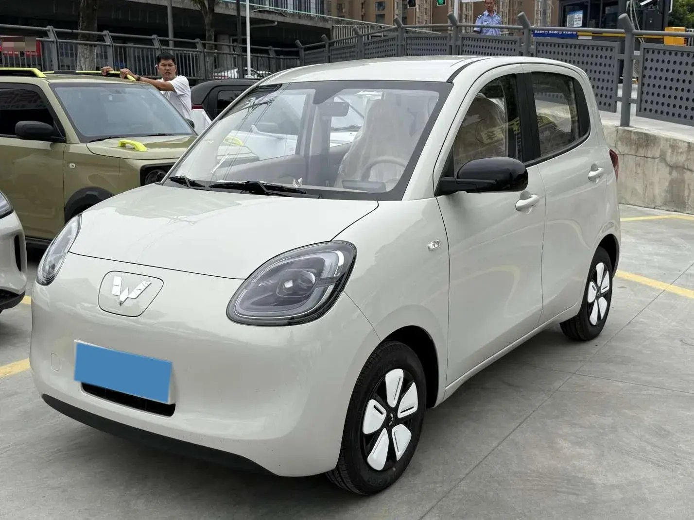 2025 WULING HONGGUANG view 1