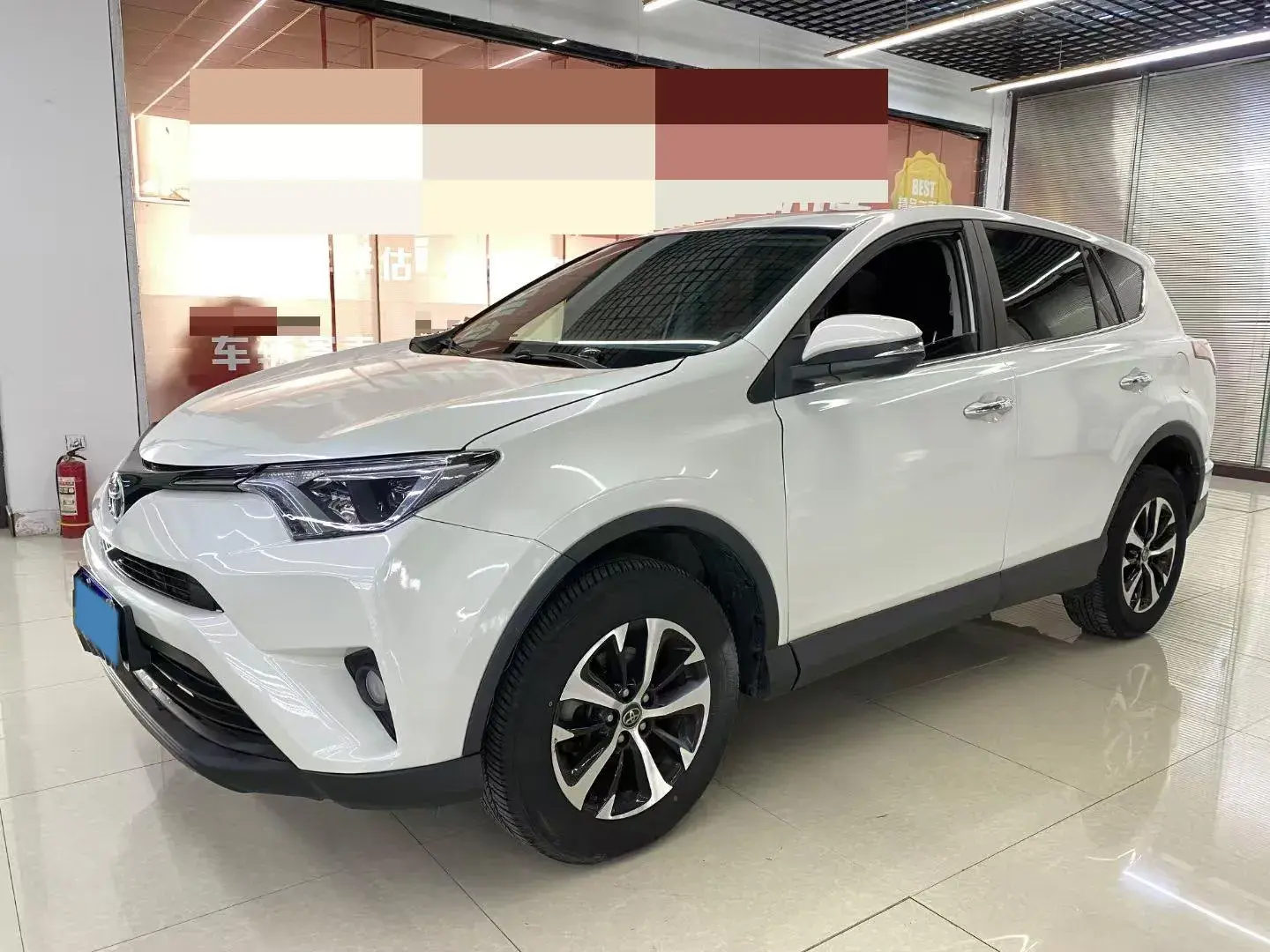 2018 TOYOTA RAV4 view 1