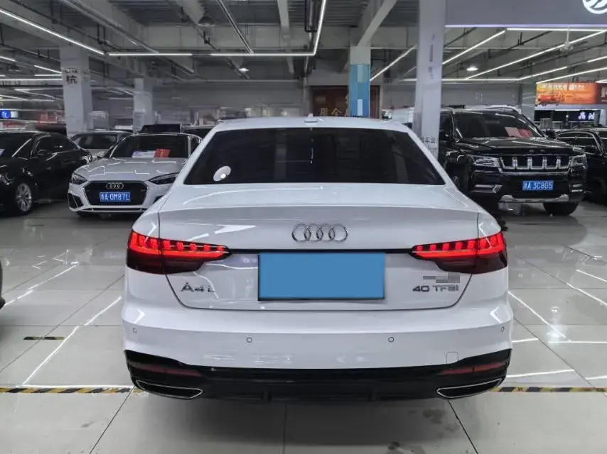 2024 AUDI A4L thumbnail 4