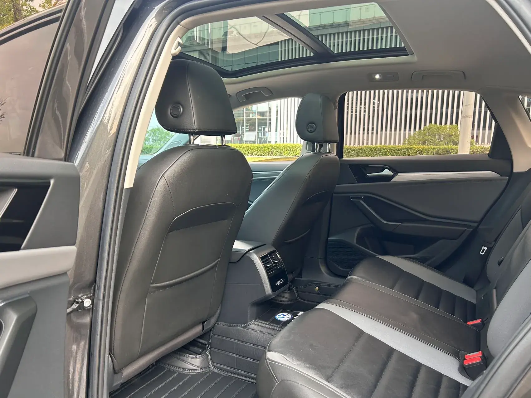 2021 VOLKSWAGEN SAGITAR thumbnail 4