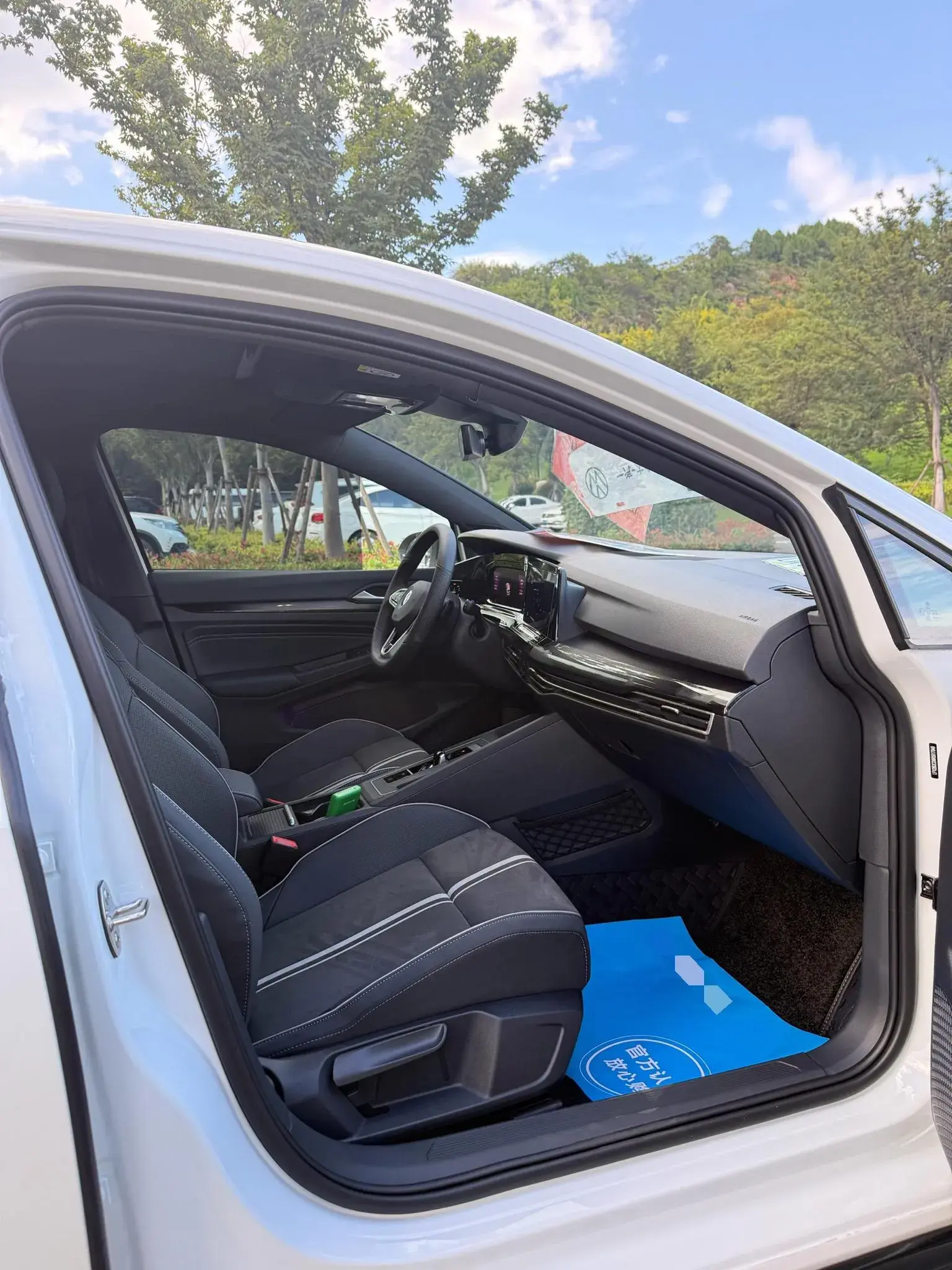 2021 VOLKSWAGEN GOLF thumbnail 4