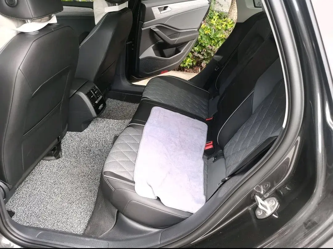 2024 VOLKSWAGEN SAGITAR thumbnail 2