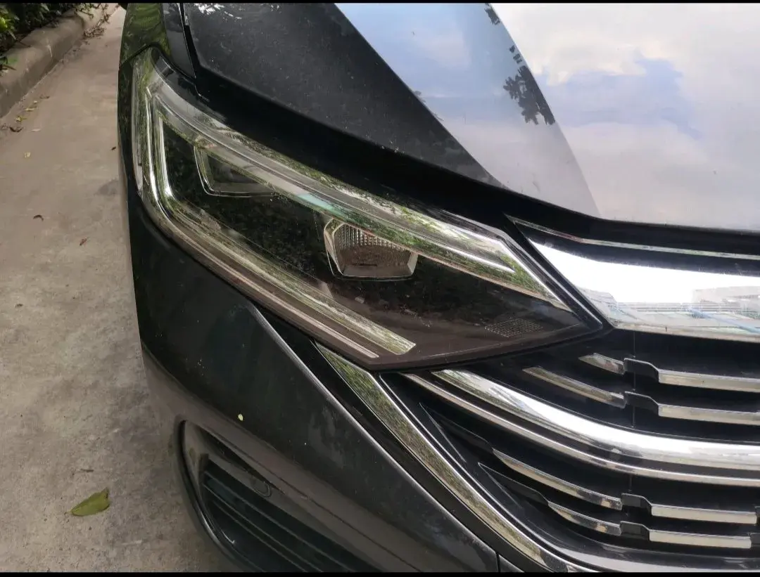 2024 VOLKSWAGEN SAGITAR thumbnail 3