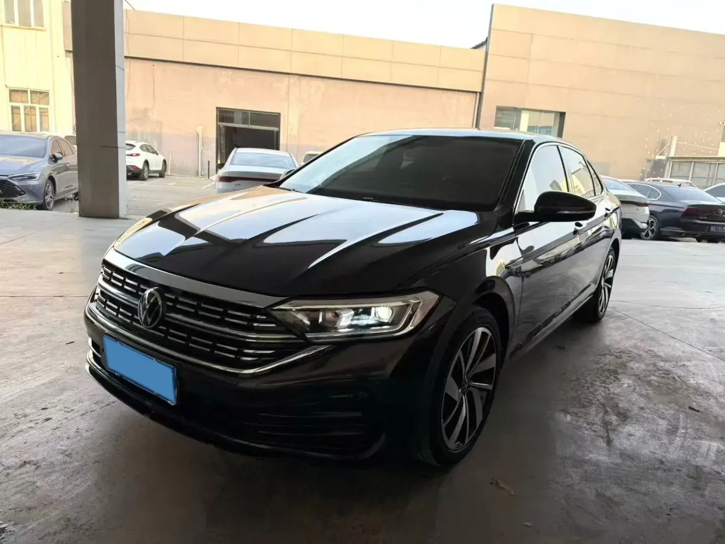 2024 VOLKSWAGEN SAGITAR view 1