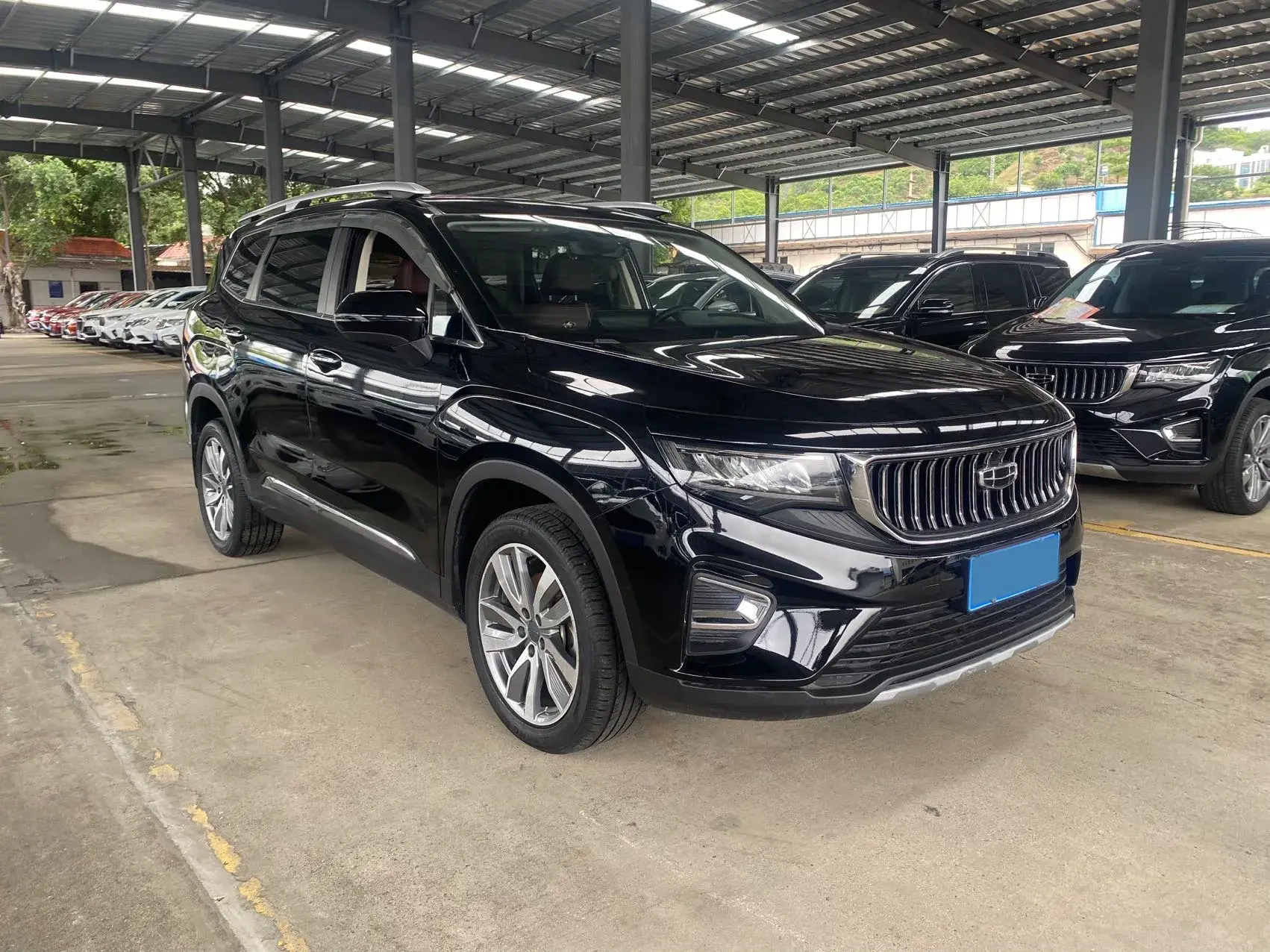 2022 GEELY OKAVANGO thumbnail 3