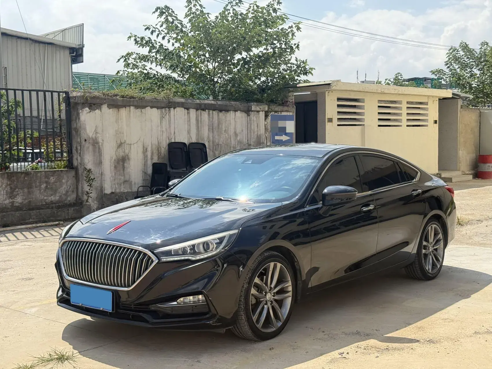 2018 HONGQI H5 view 1