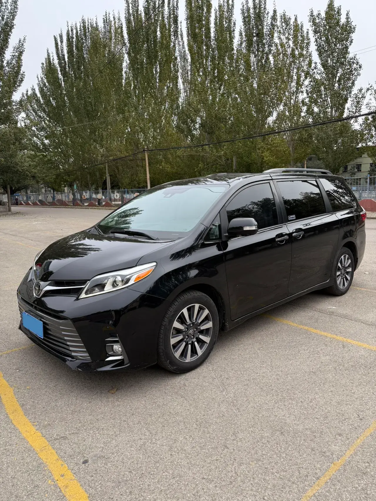 2019 TOYOTA AVALON view 1