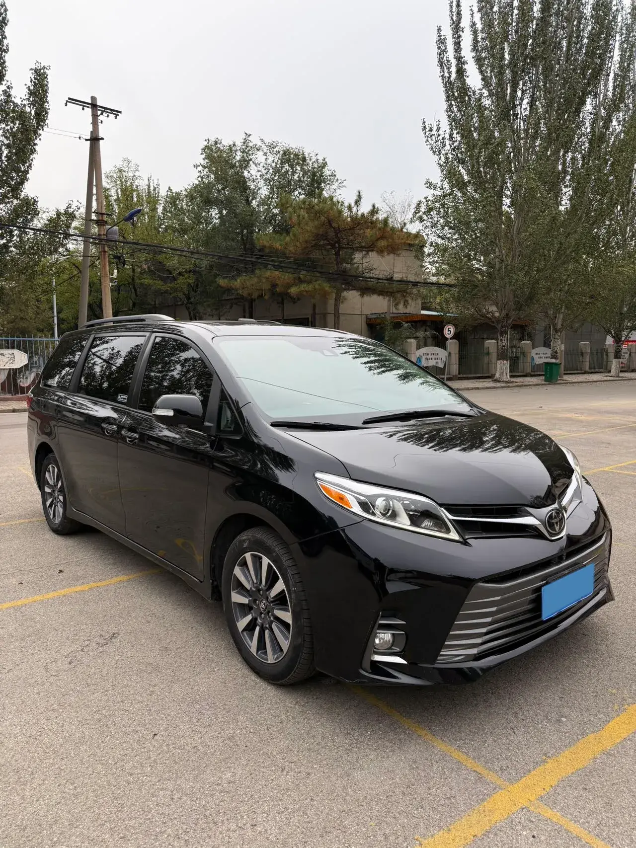 2019 TOYOTA AVALON thumbnail 3