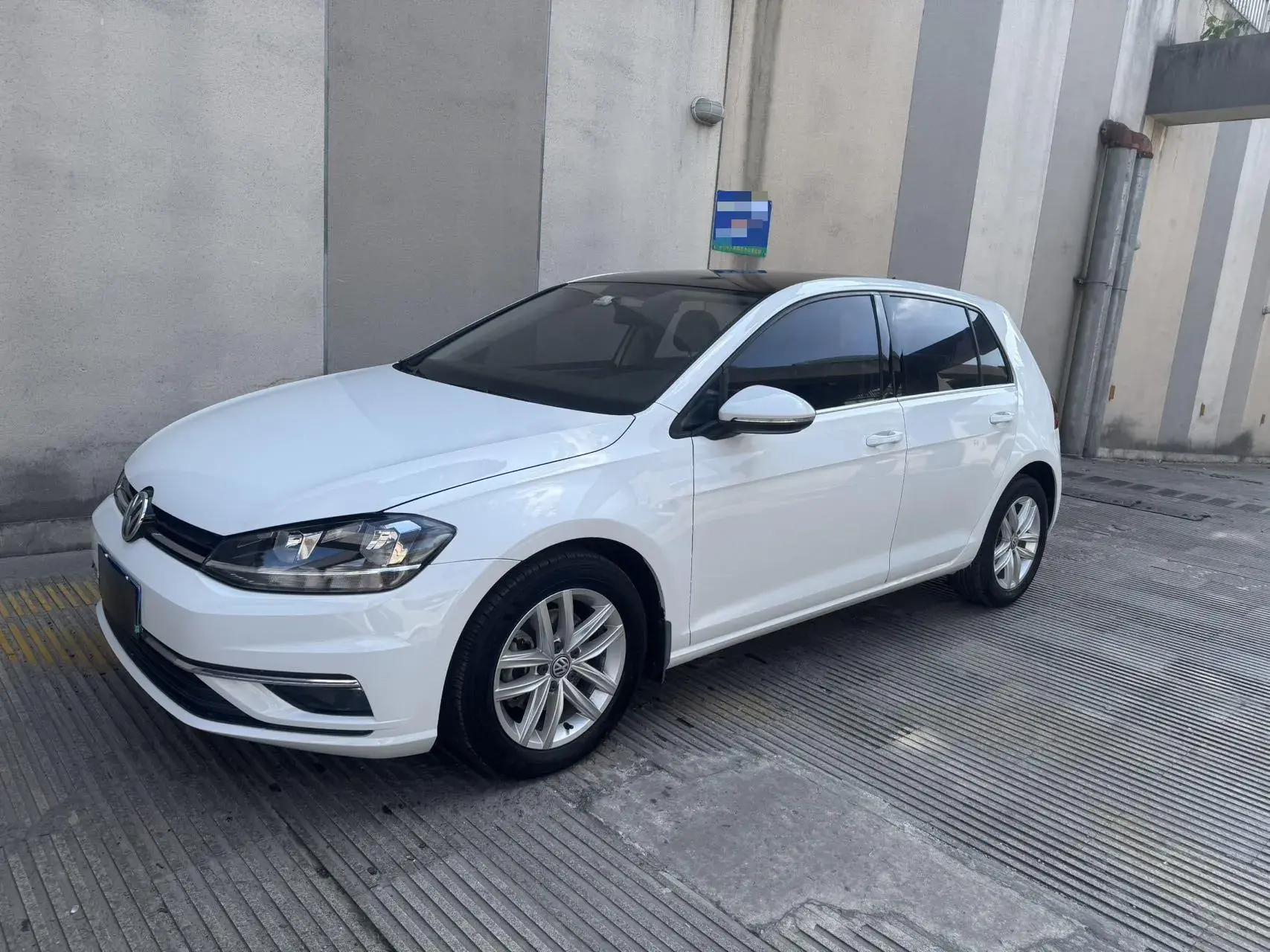 2019 VOLKSWAGEN GOLF view 1