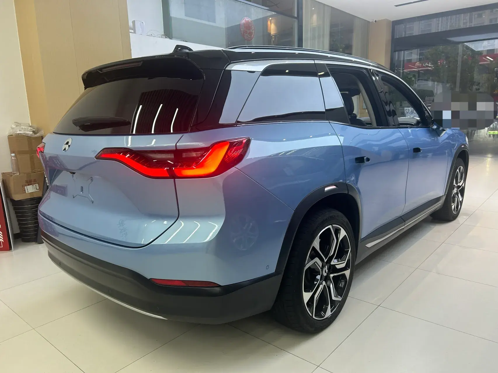 2018 NIO ES8 thumbnail 2