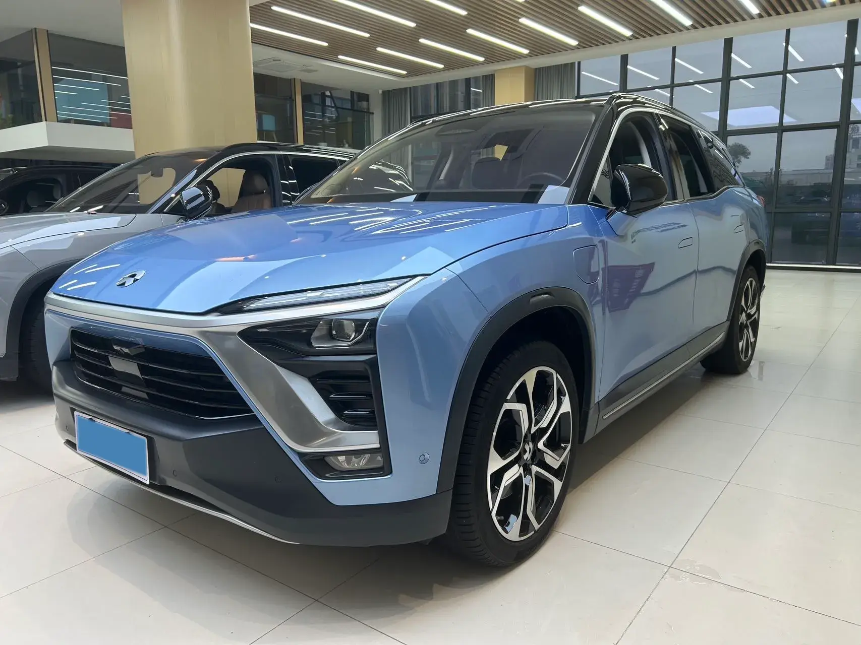2018 NIO ES8 view 1