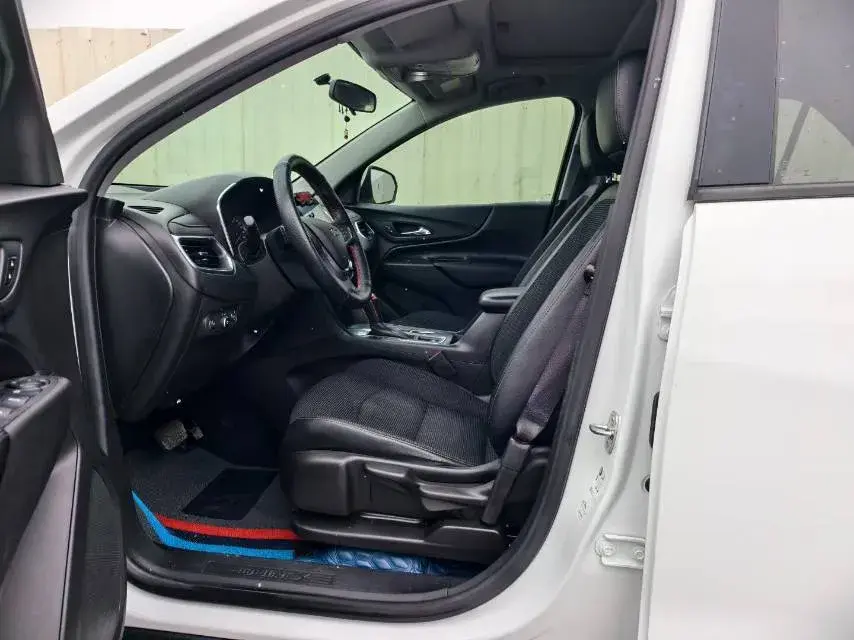 2019 CHEVROLET EQUINOX thumbnail 4