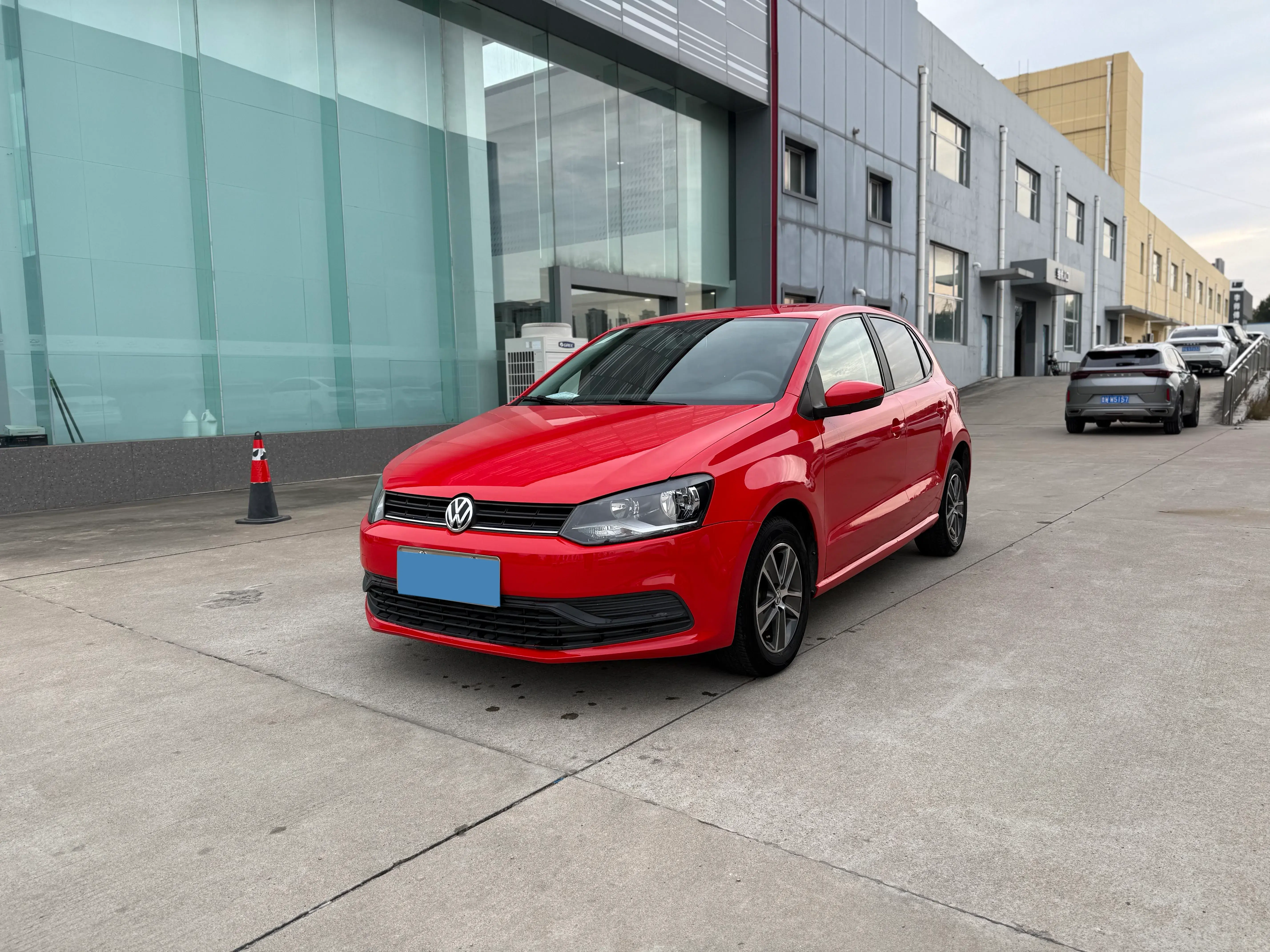 2018 VOLKSWAGEN POLO view 1