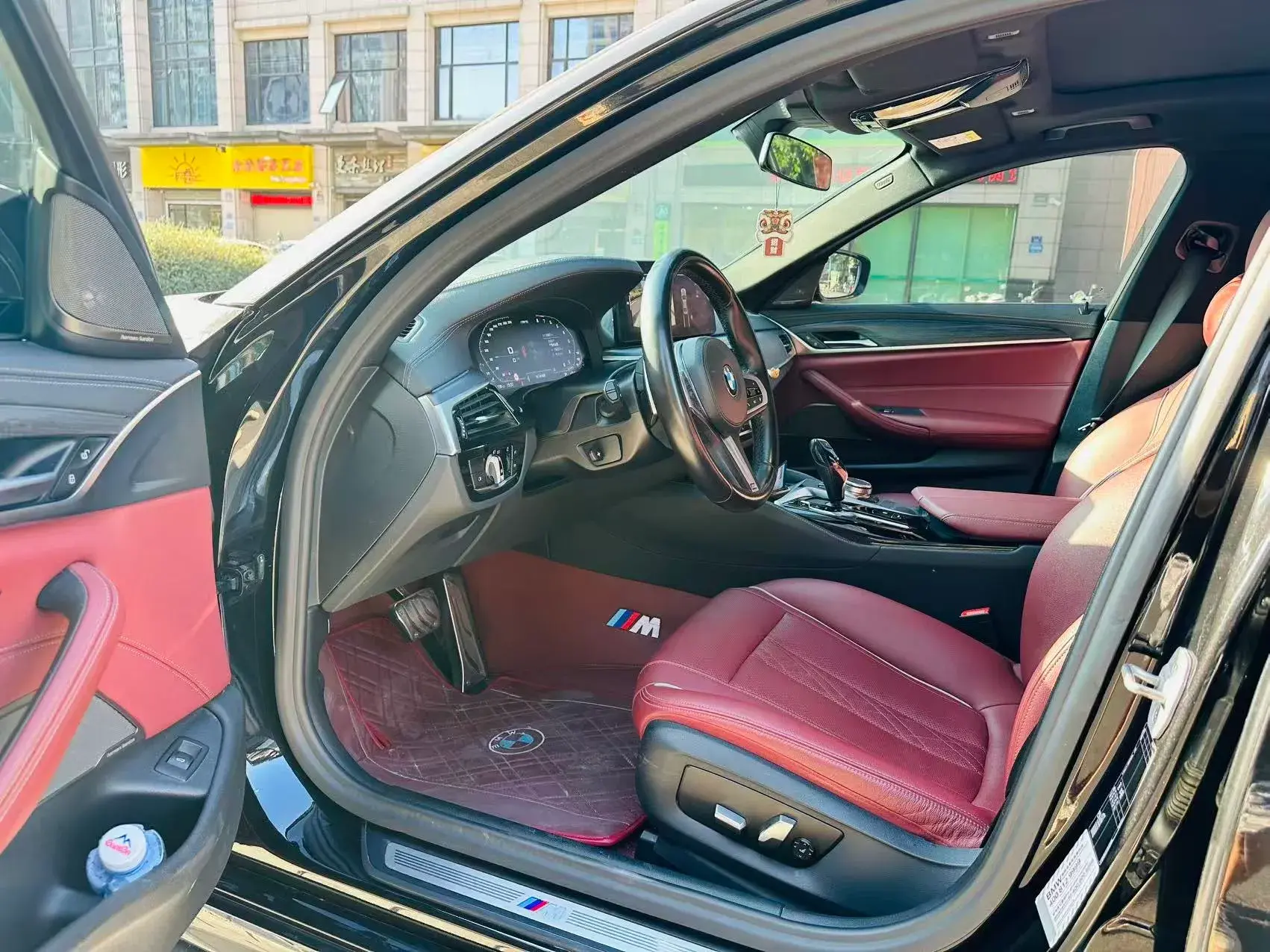 2021 BMW 5 thumbnail 4