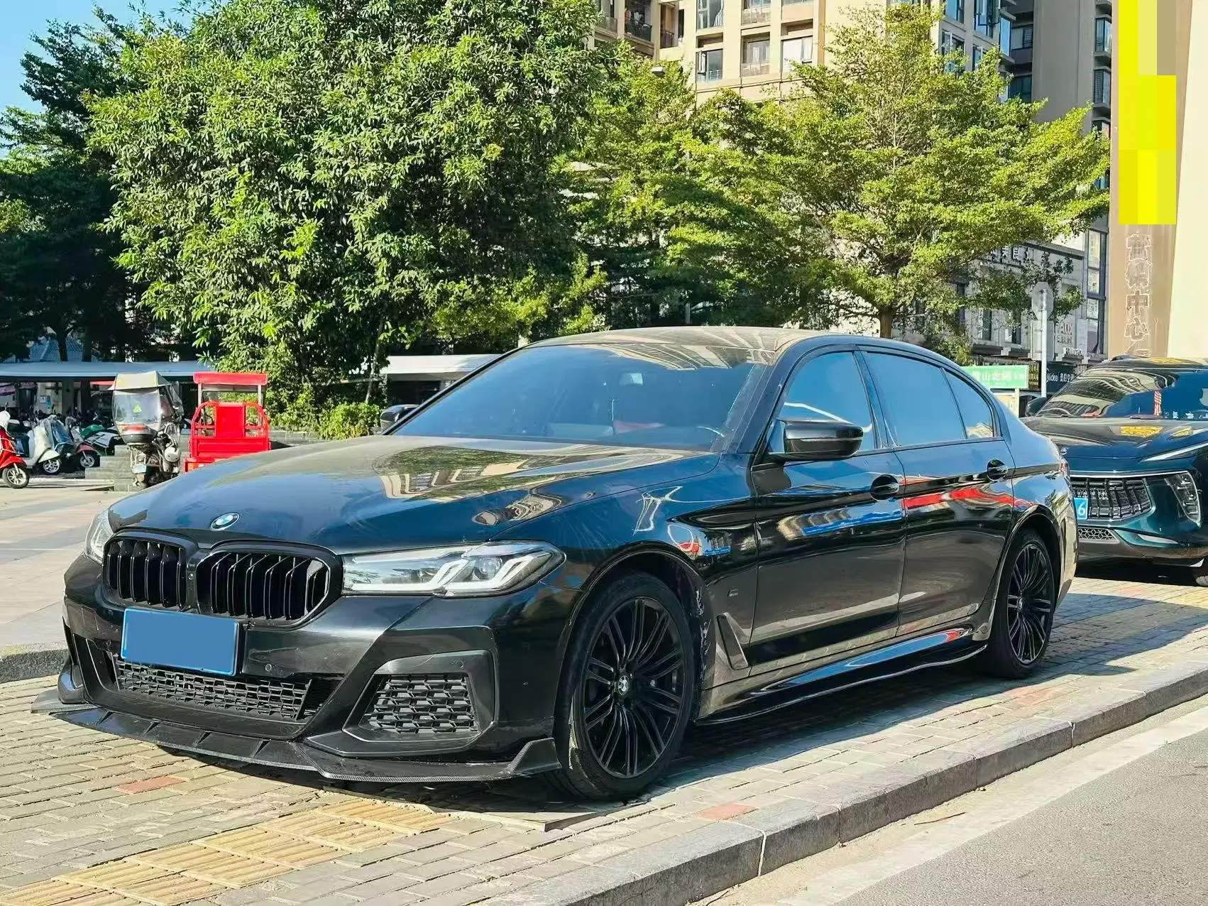 2021 BMW 5 view 1