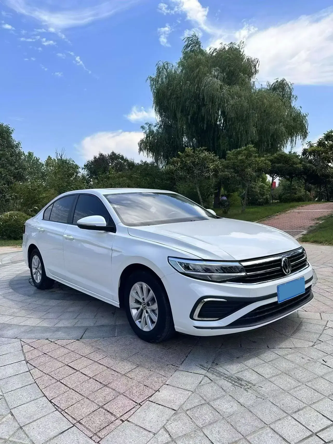 2023 VOLKSWAGEN BORA thumbnail 2