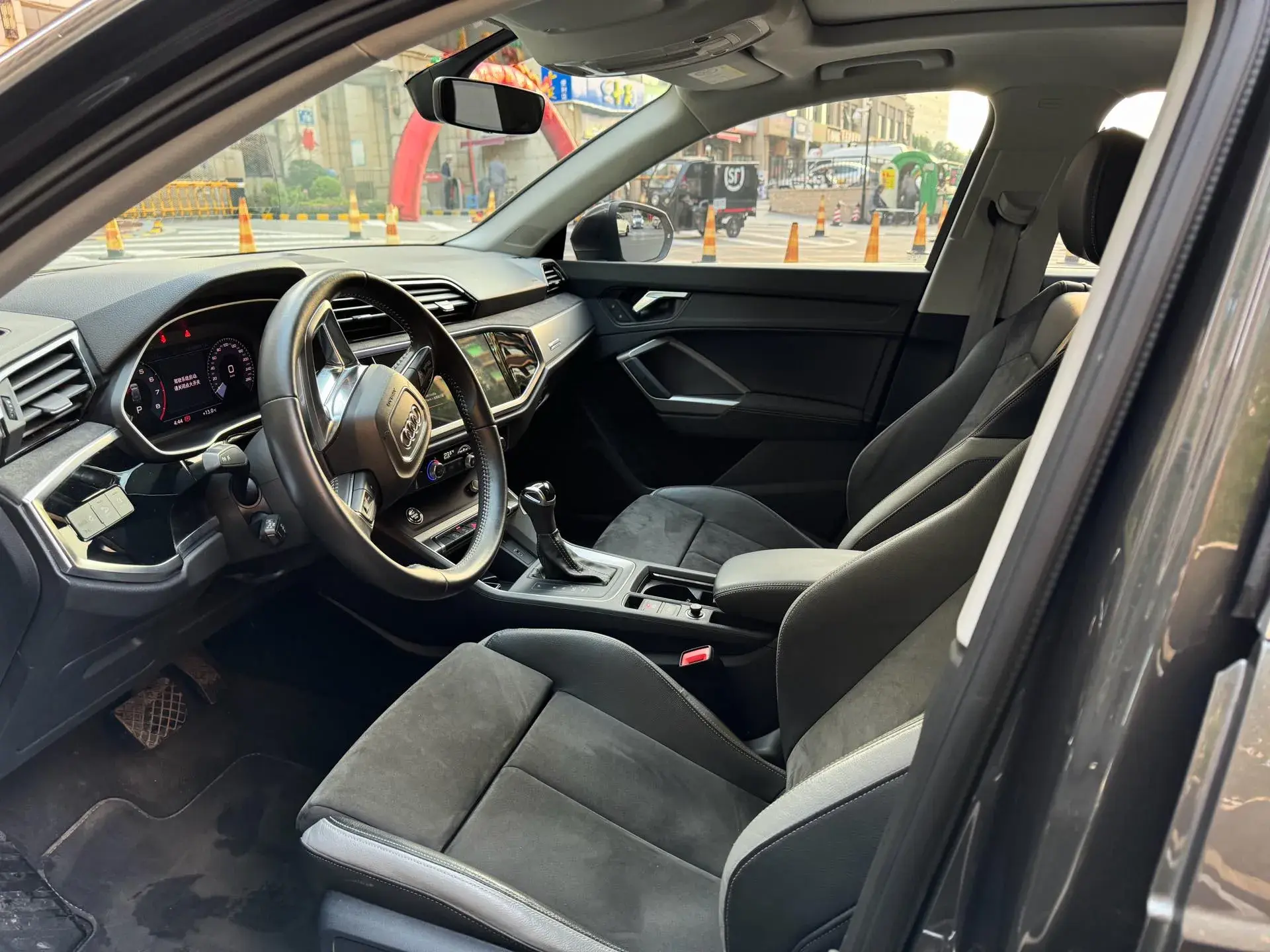 2021 AUDI Q3 thumbnail 4