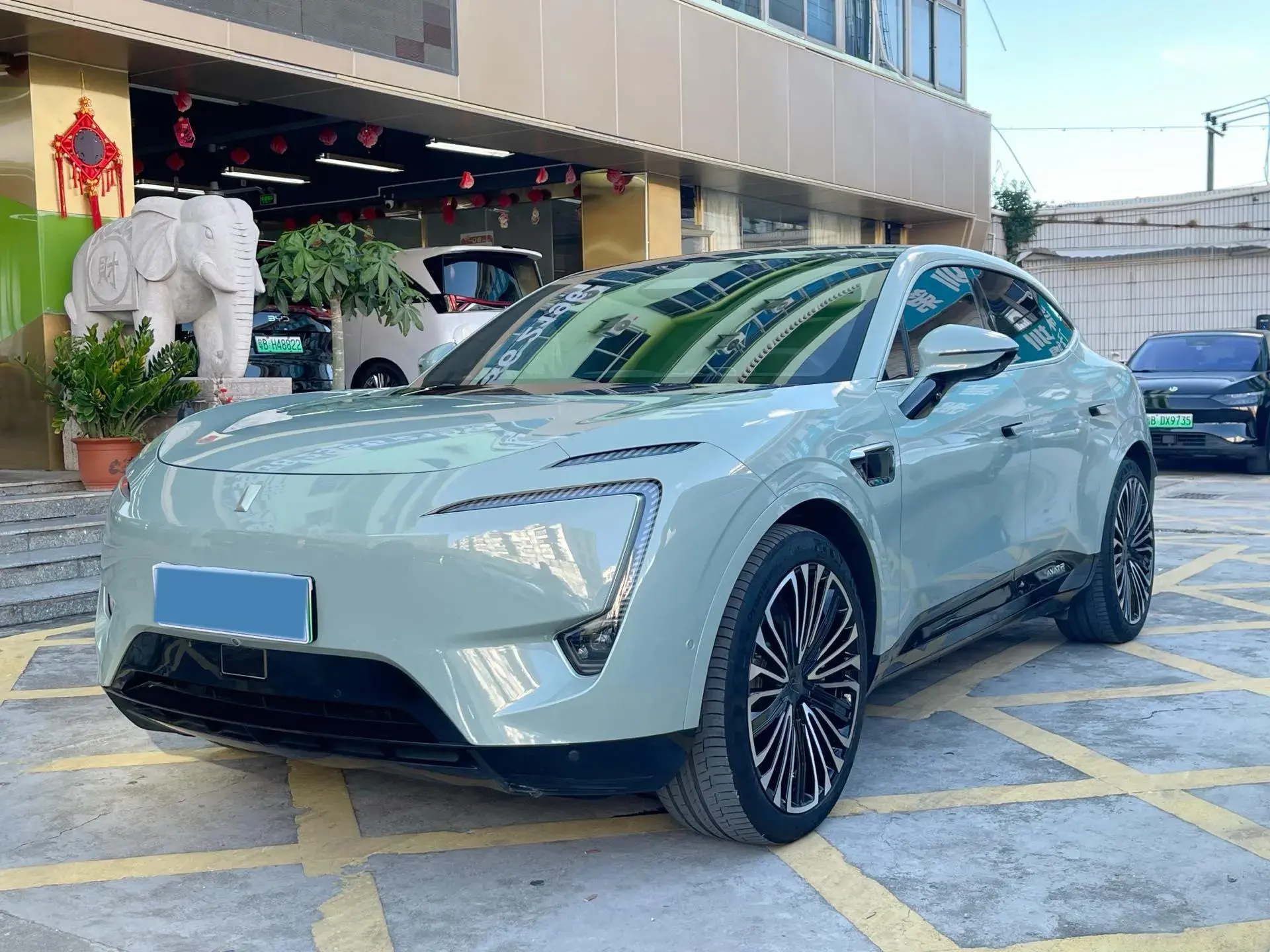 2022 AVATR 11 view 1