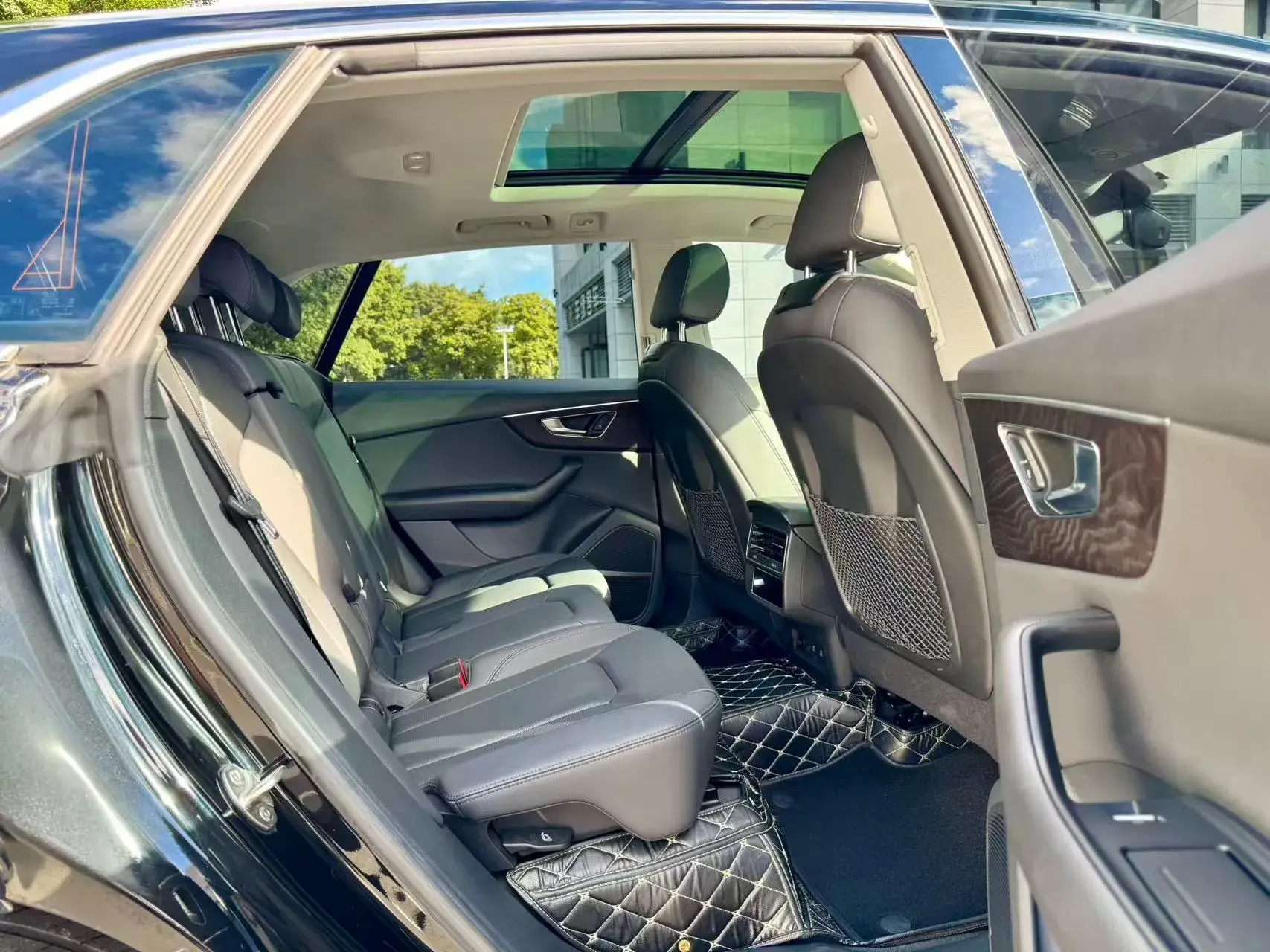 2022 AUDI Q8 thumbnail 4