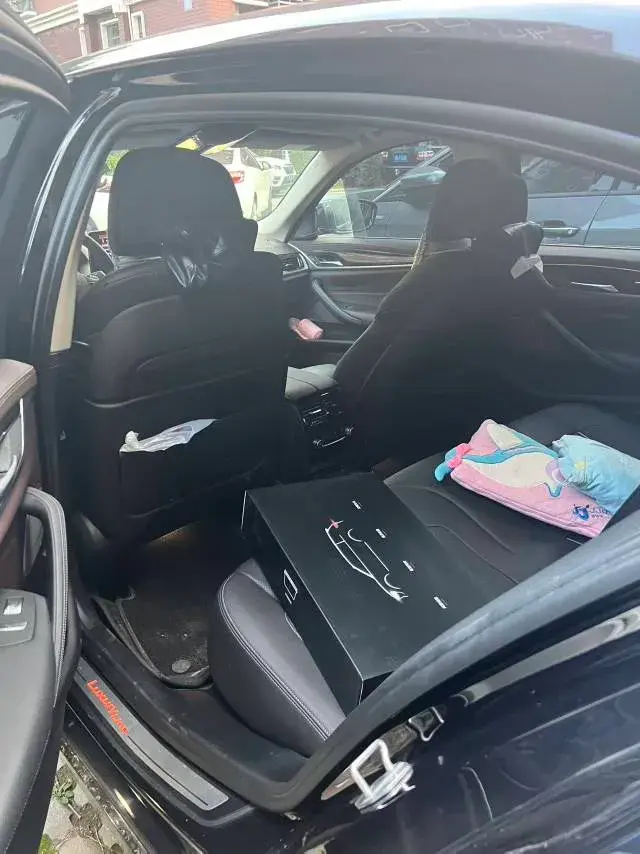 2021 BMW 5 thumbnail 4