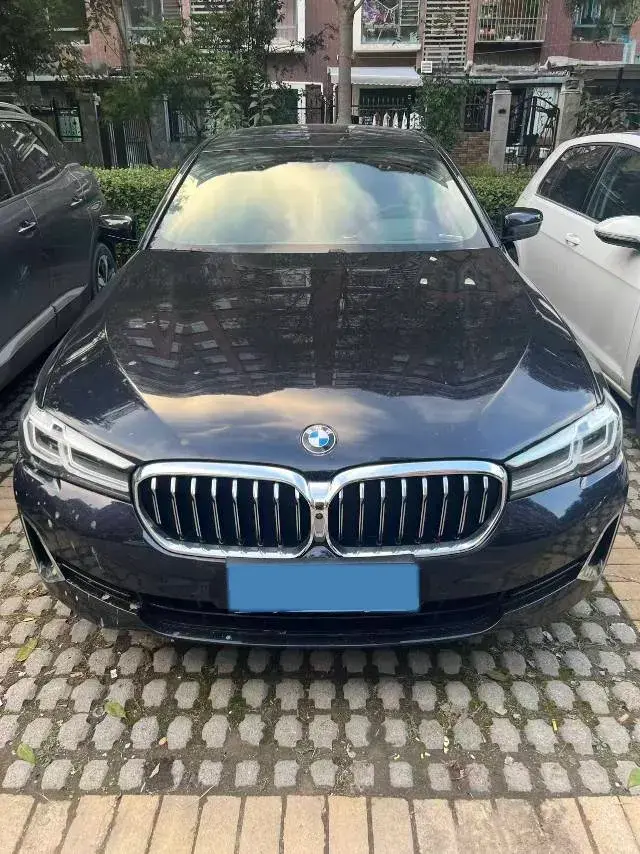 2021 BMW 5 thumbnail 2