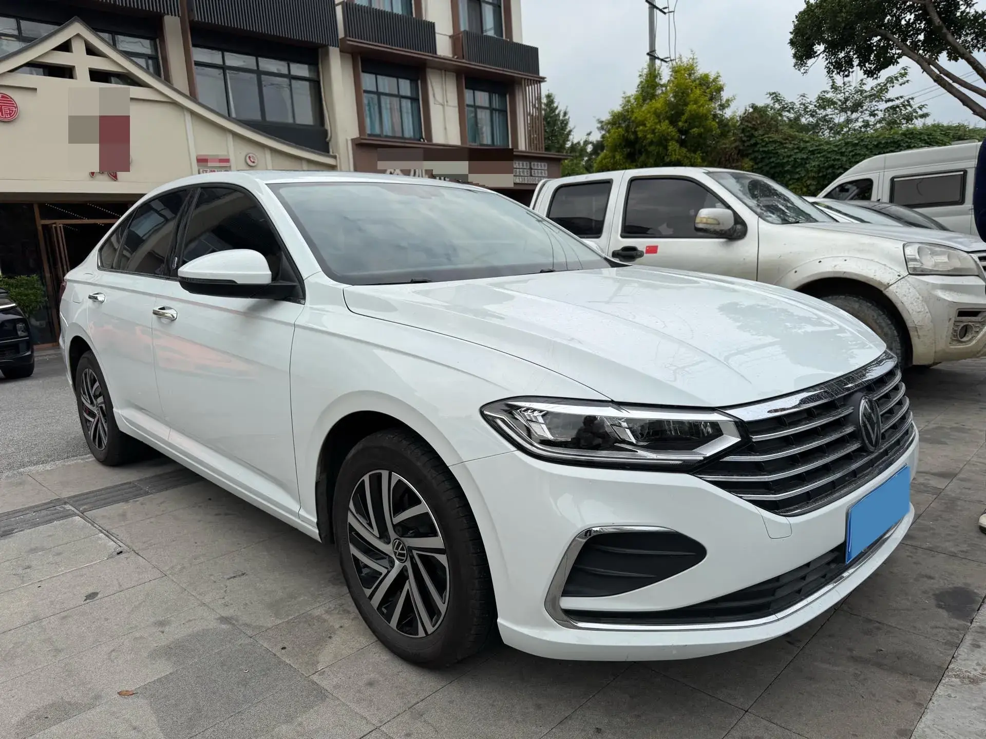 2023 VOLKSWAGEN LAVIDA thumbnail 3