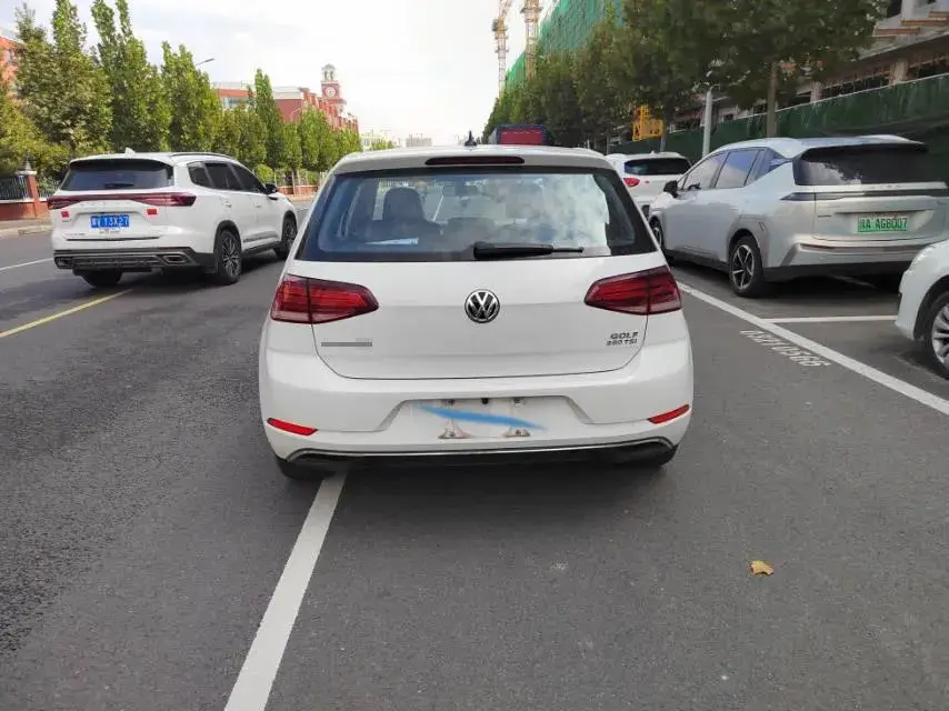 2019 VOLKSWAGEN GOLF thumbnail 4