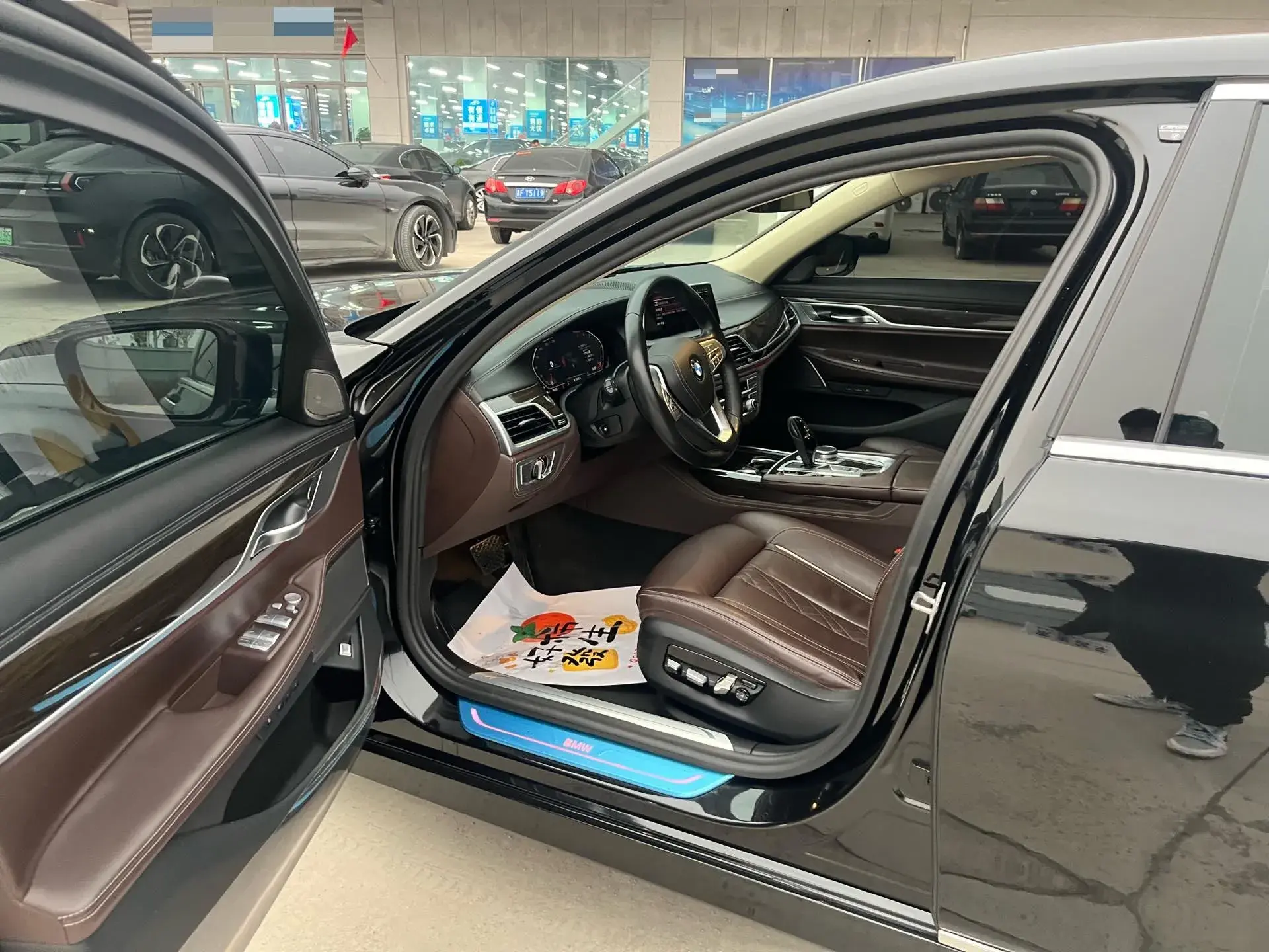 2021 BMW 7 thumbnail 4