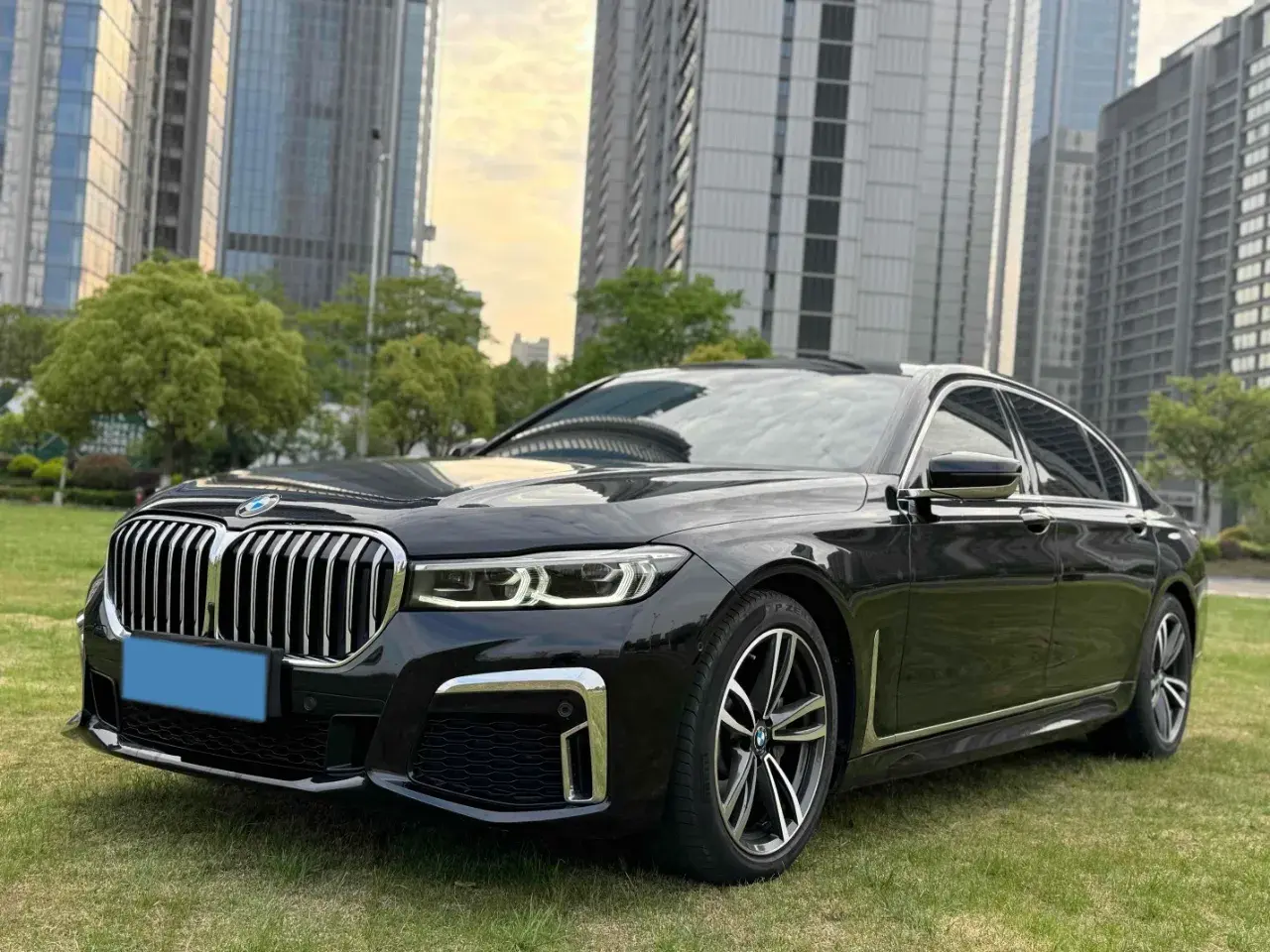 2021 BMW 7 view 1