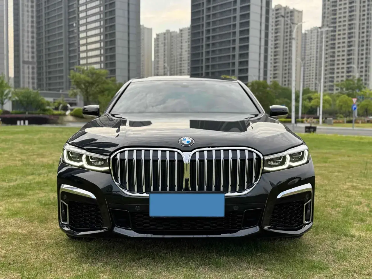 2021 BMW 7 thumbnail 2