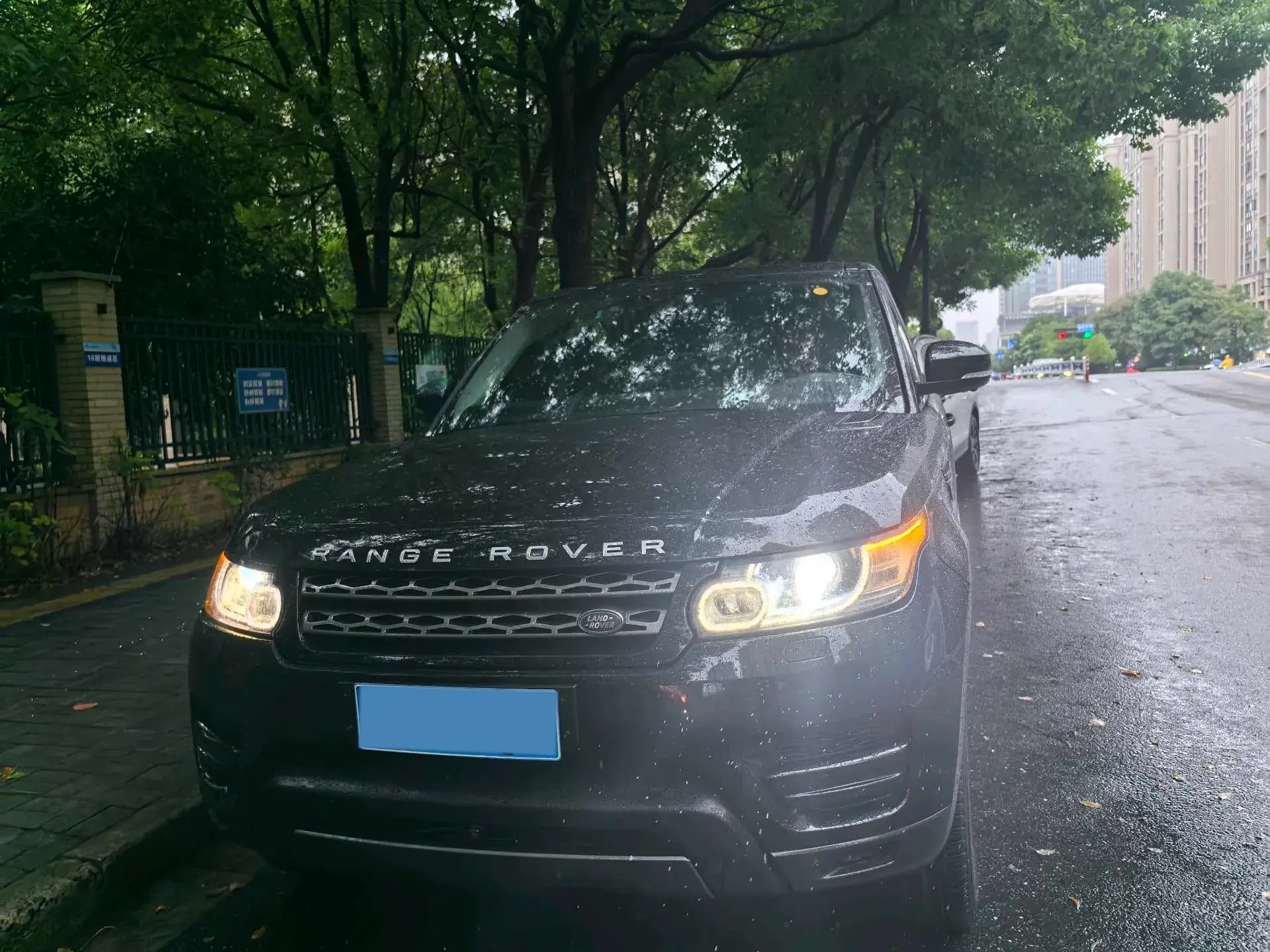 2018 LAND ROVER thumbnail 3