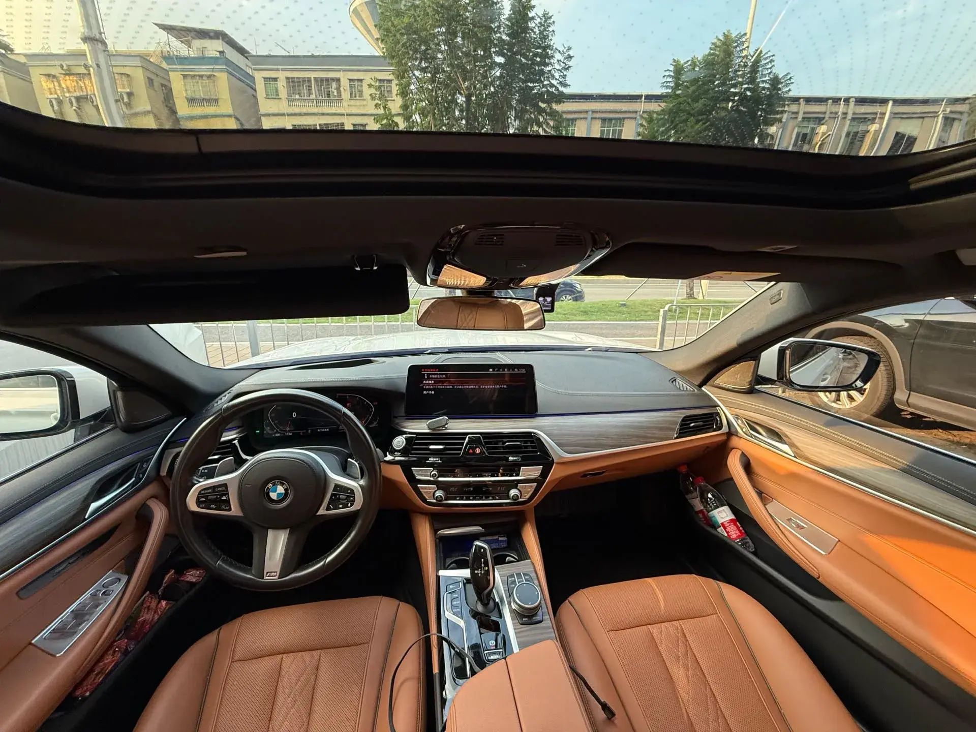 2021 BMW 5 thumbnail 4