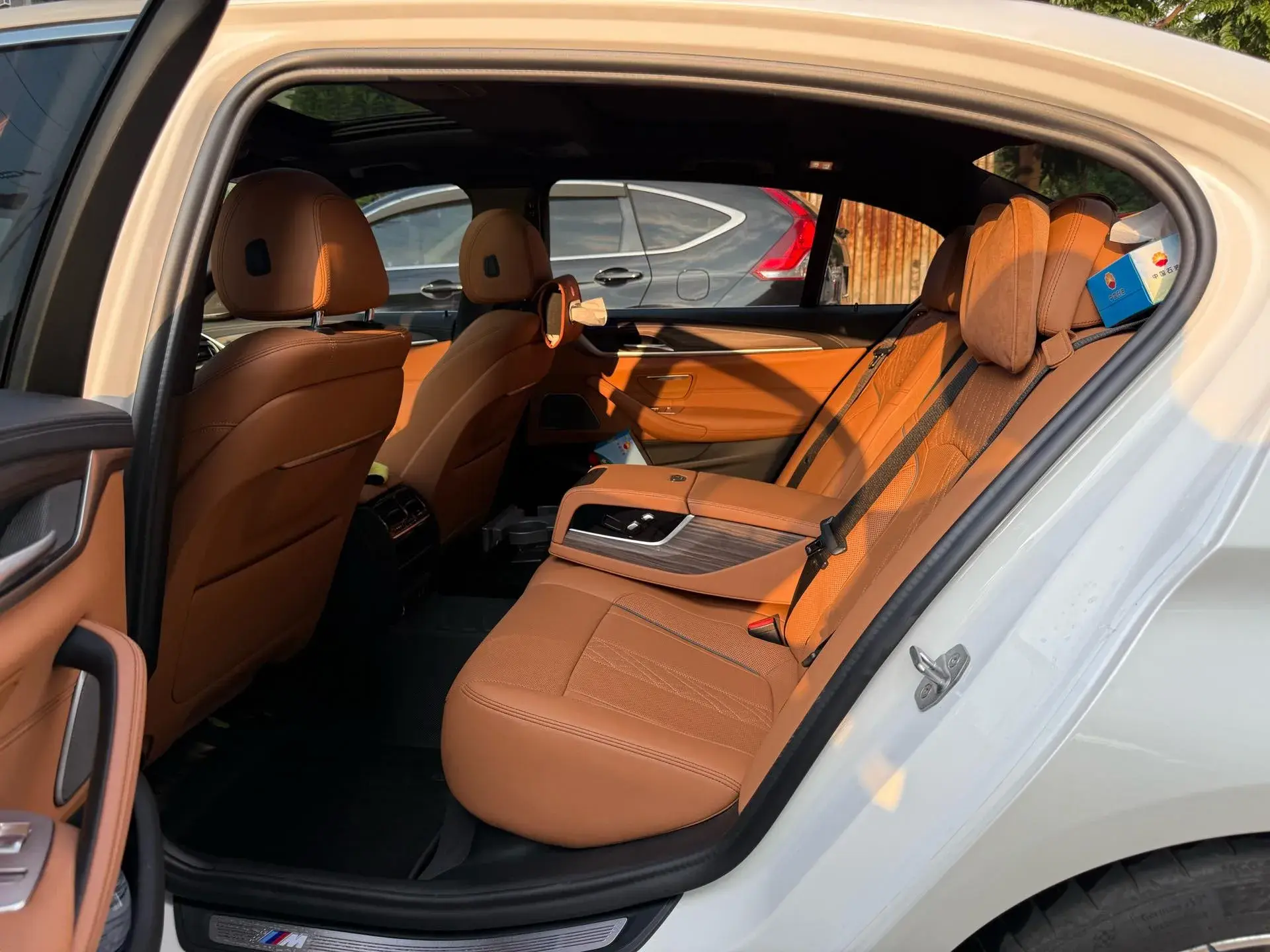 2021 BMW 5 thumbnail 3