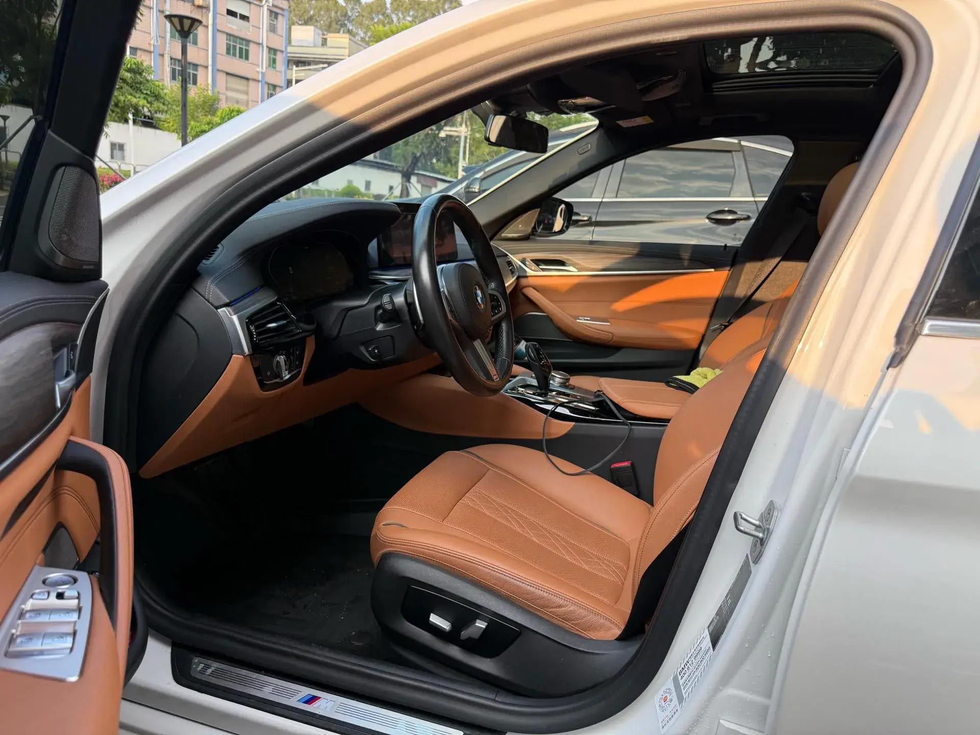 2021 BMW 5 thumbnail 2