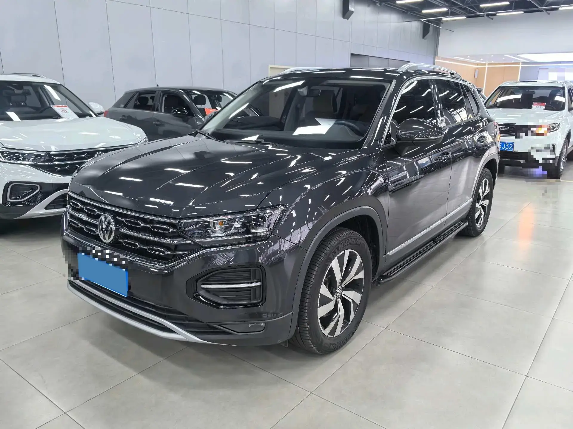 2021 VOLKSWAGEN TAYRON view 1