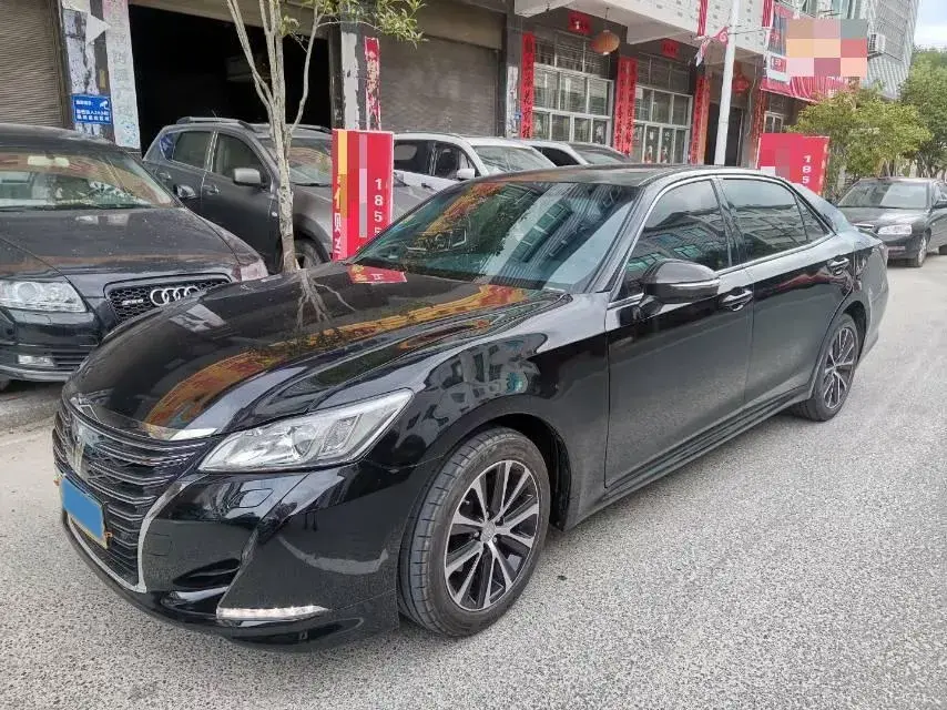 2017 TOYOTA CROWN view 1