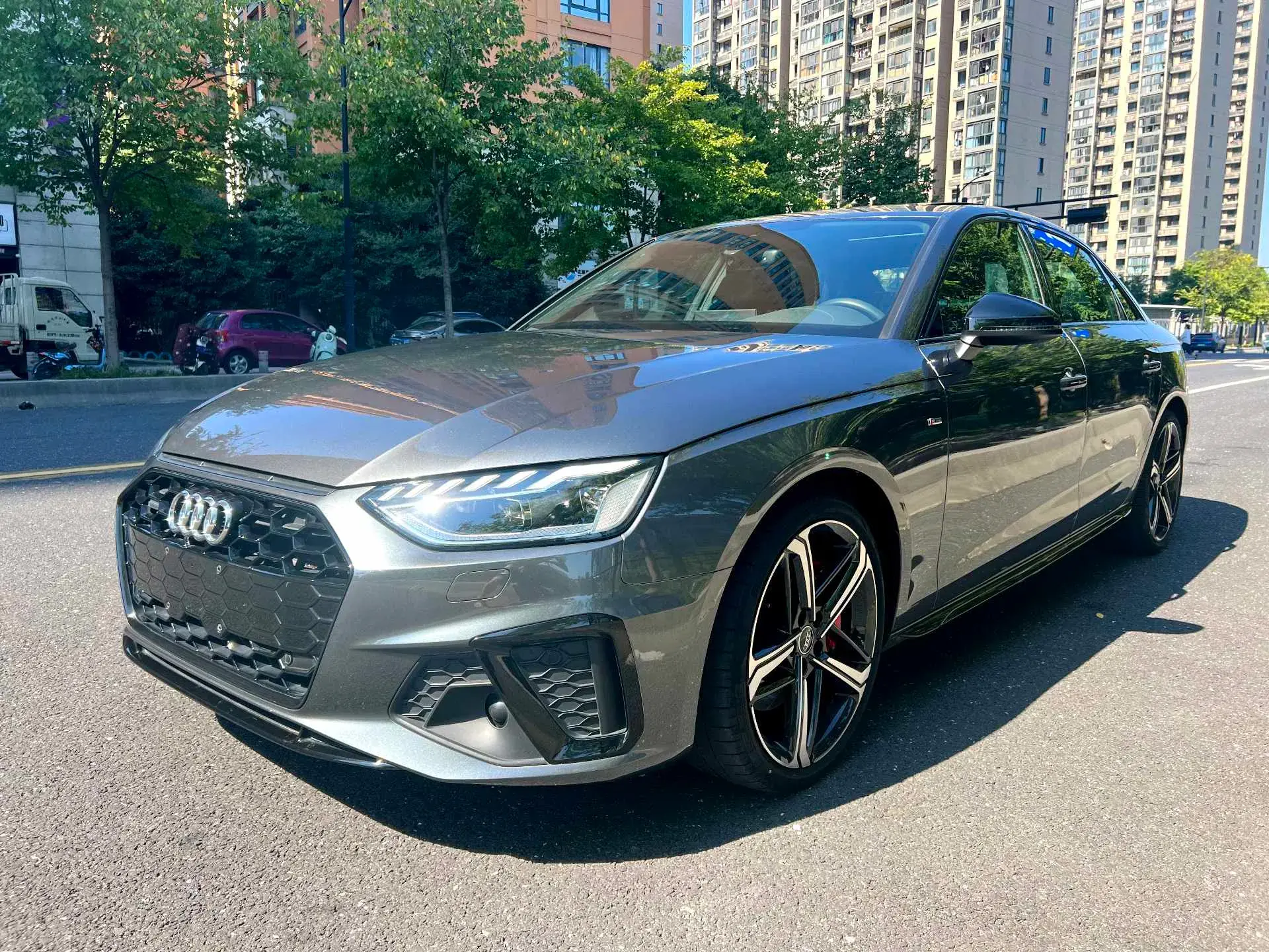 2022 AUDI A4L view 1