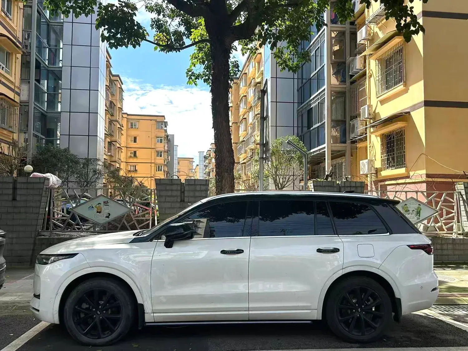 2021 LI ONE thumbnail 2