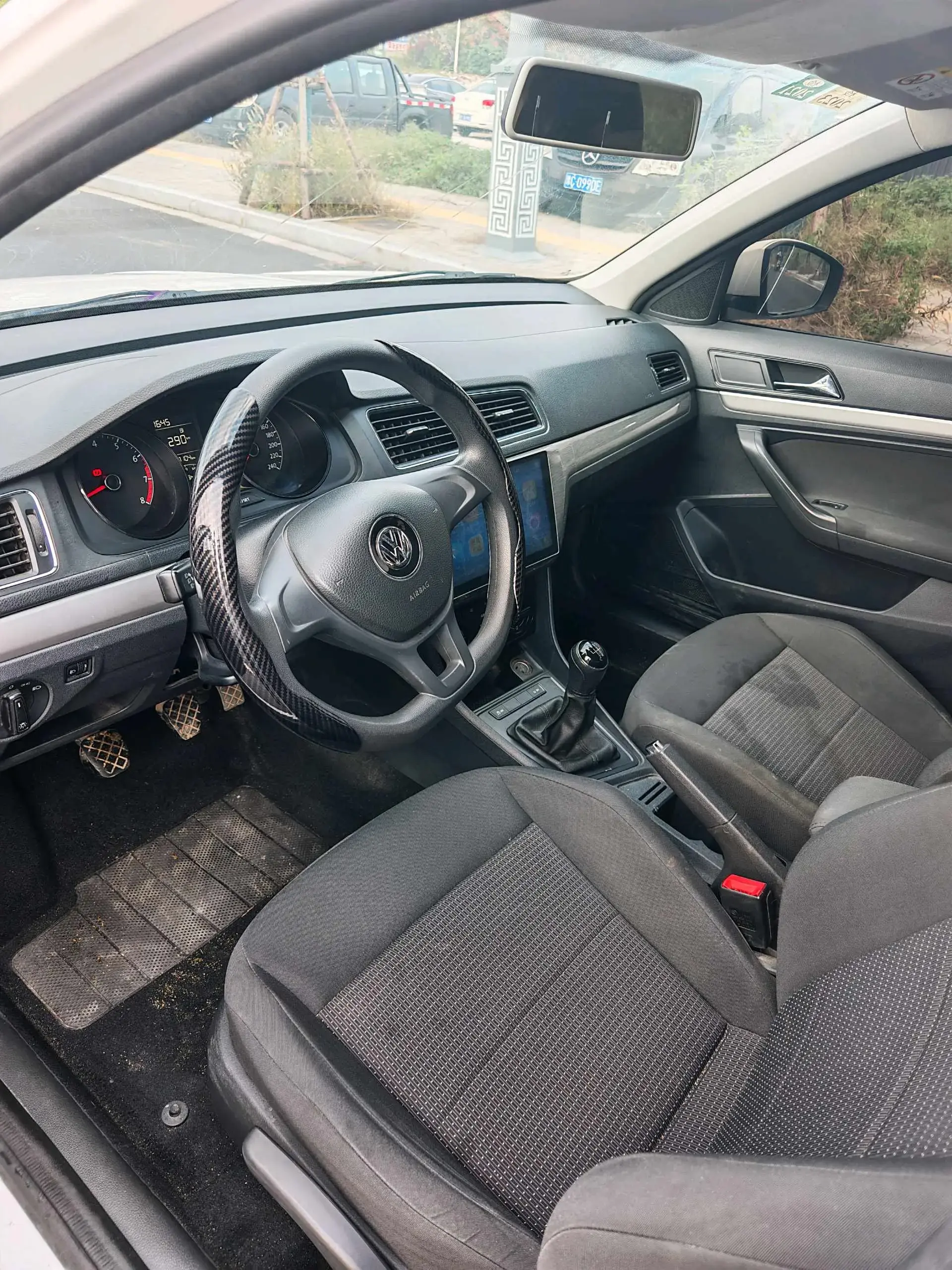 2017 VOLKSWAGEN LAVIDA thumbnail 3