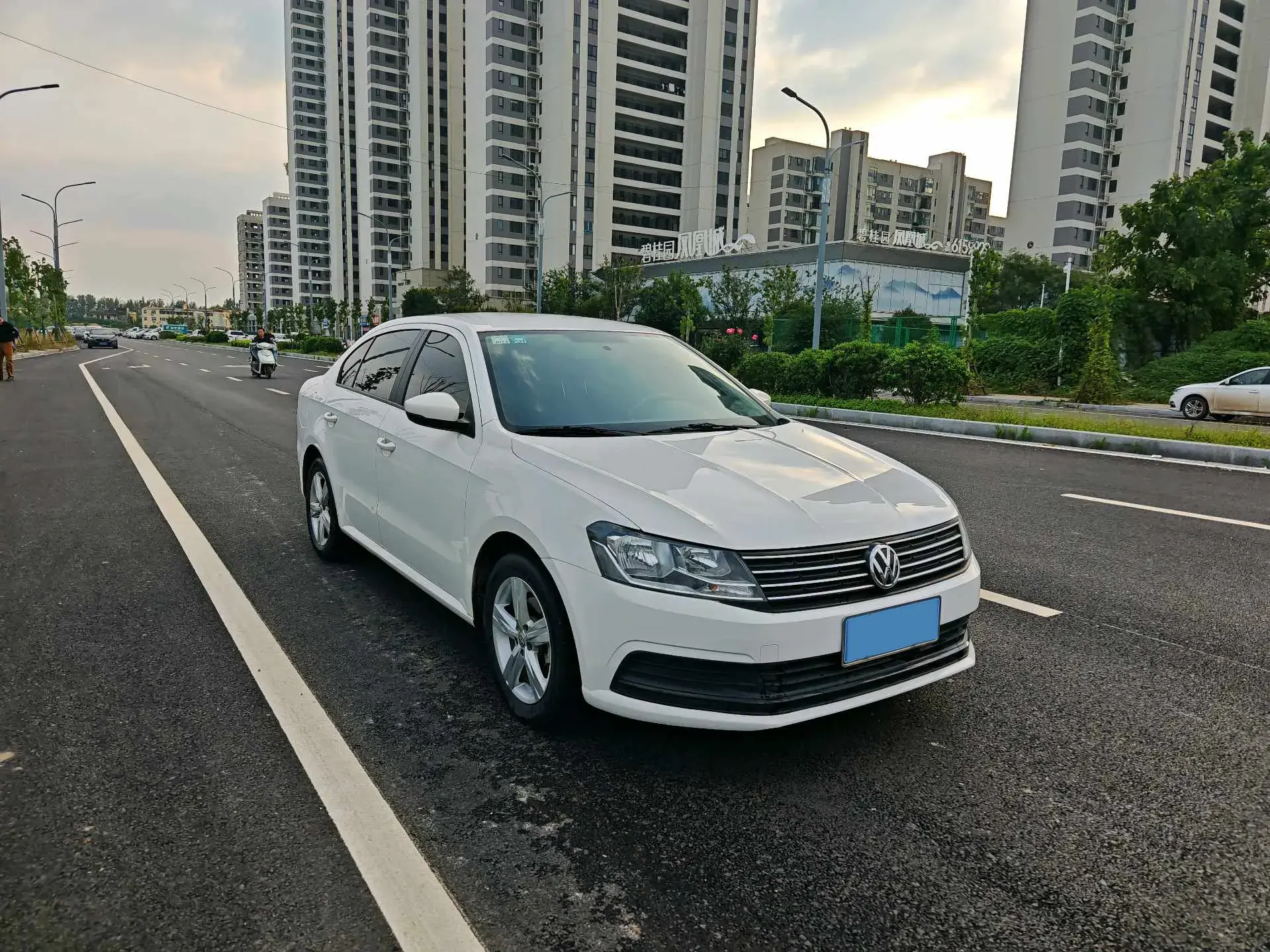 2017 VOLKSWAGEN LAVIDA thumbnail 2