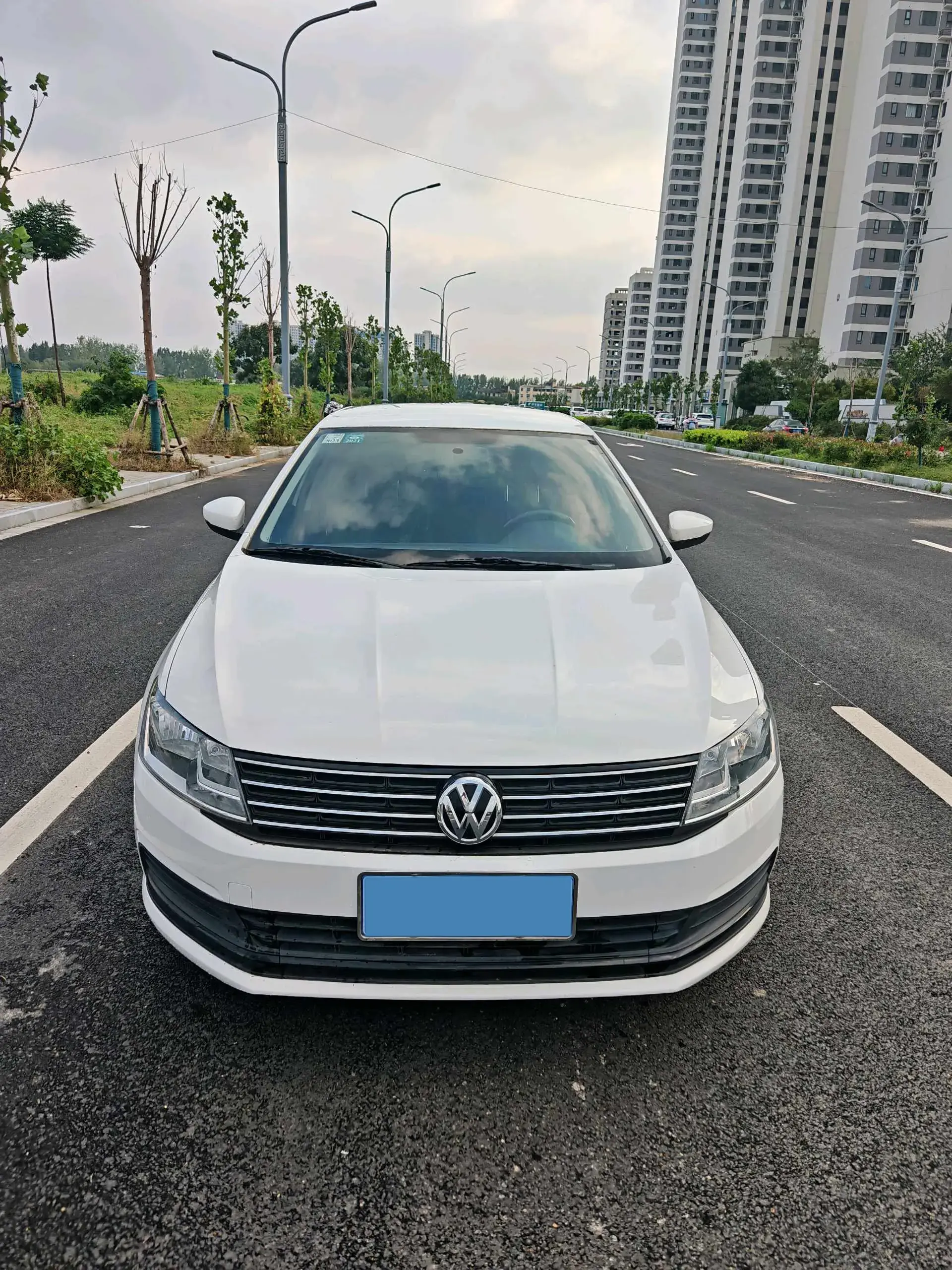 2017 VOLKSWAGEN LAVIDA thumbnail 4