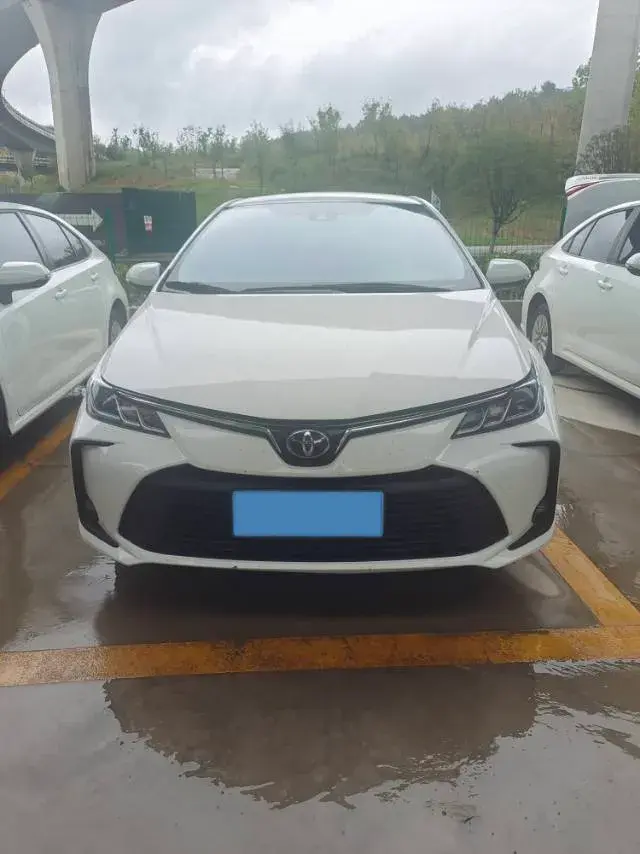 2023 TOYOTA COROLLA thumbnail 2