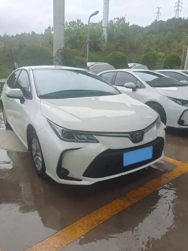 2023 TOYOTA COROLLA thumbnail 3