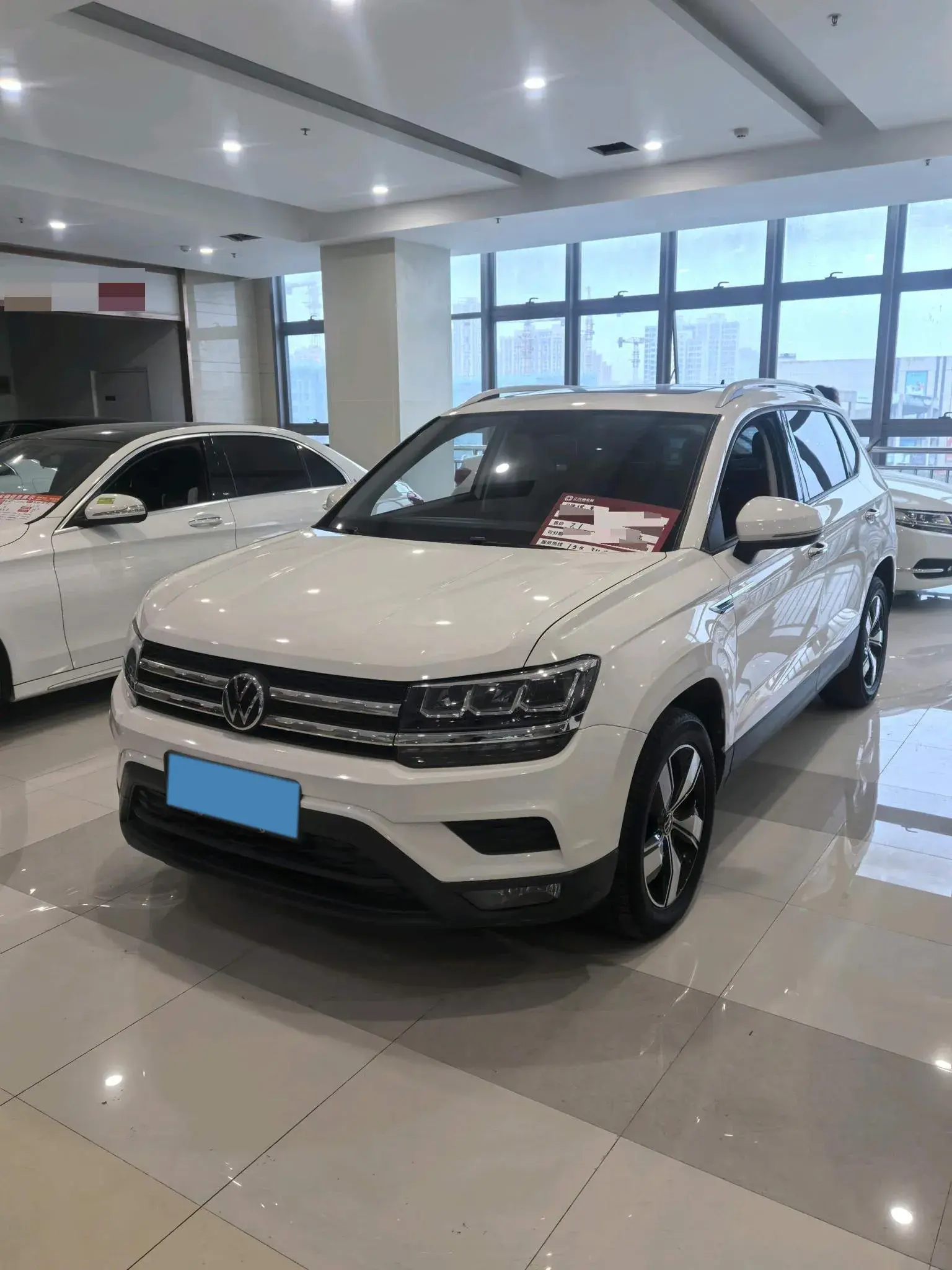 2021 VOLKSWAGEN THARU view 1