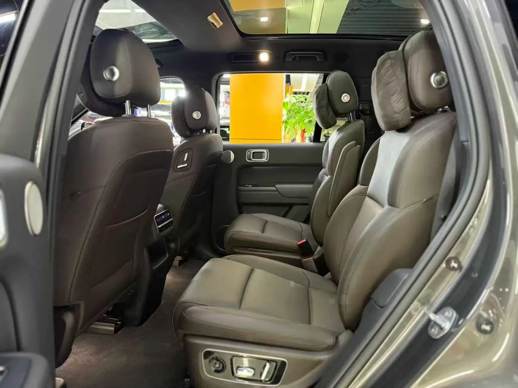 2023 LI L8 thumbnail 3