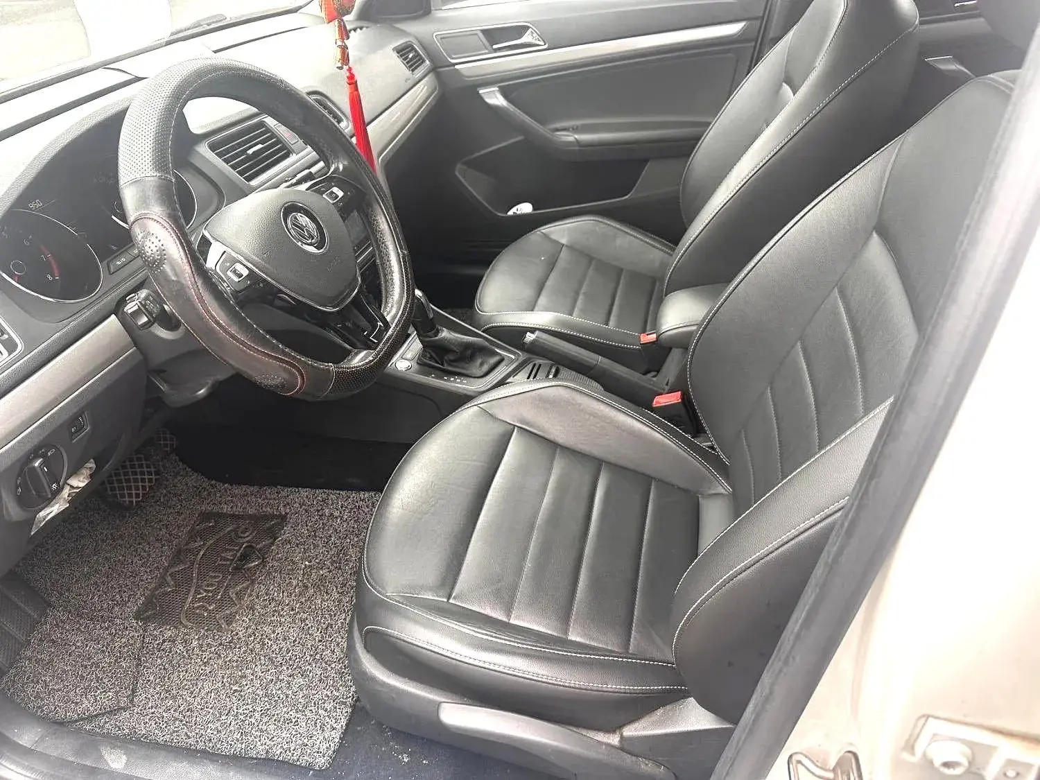 2017 VOLKSWAGEN LAVIDA thumbnail 3